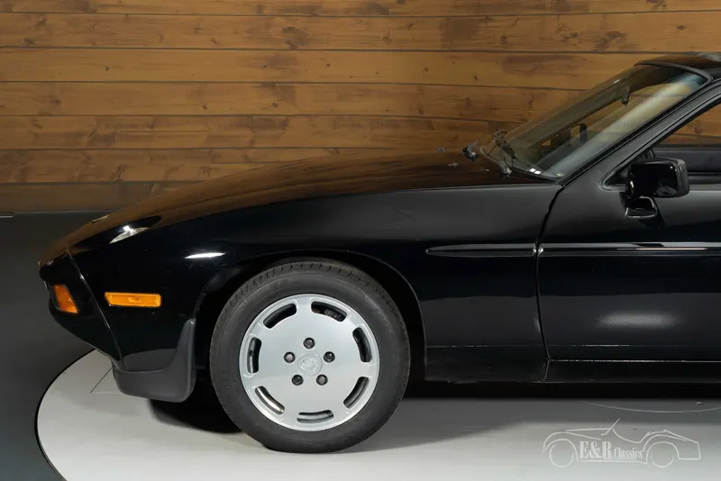Porsche 928 S 10