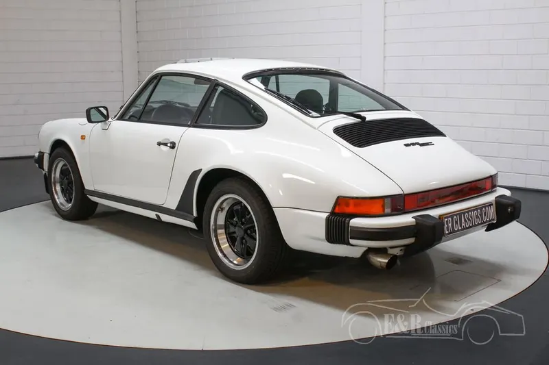 Porsche 911 SC Coupe 11