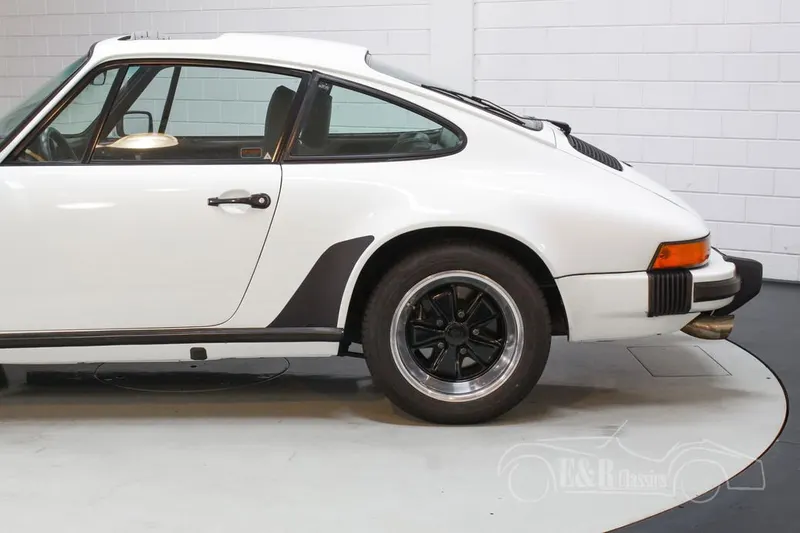 Porsche 911 SC Coupe 10