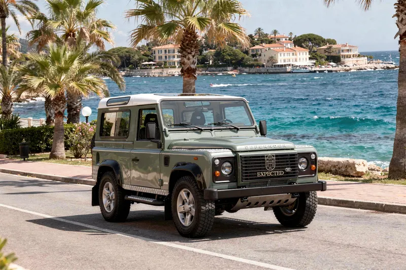 Defender 90 Station Wagon 1st owner and 131.000 1