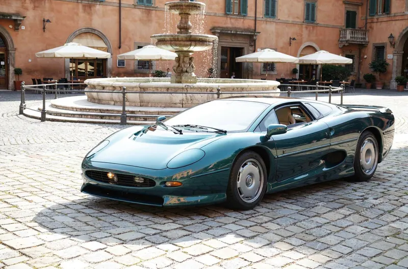 Jaguar XJ 220 1