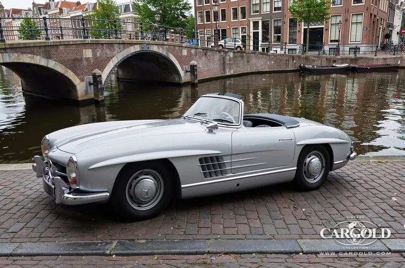 Mercedes-Benz 300 SL Roadster 1