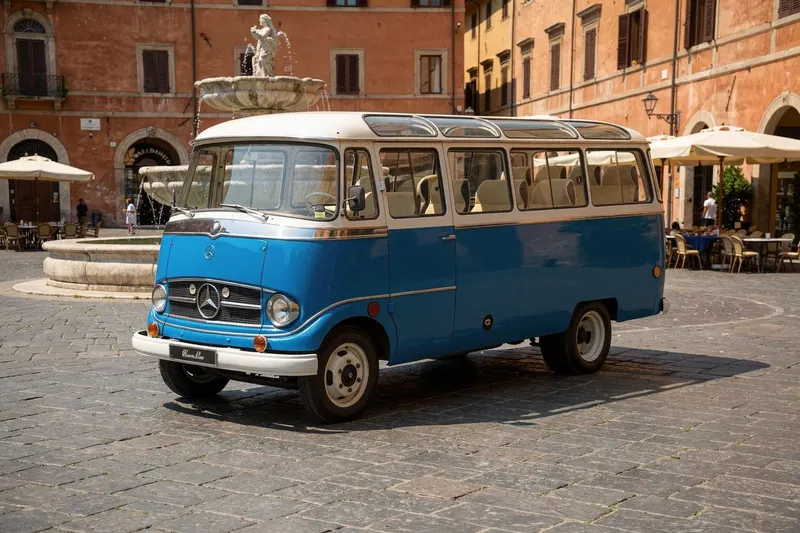 Mercedes-Benz O319 10 Passagiere Luxusbus 1