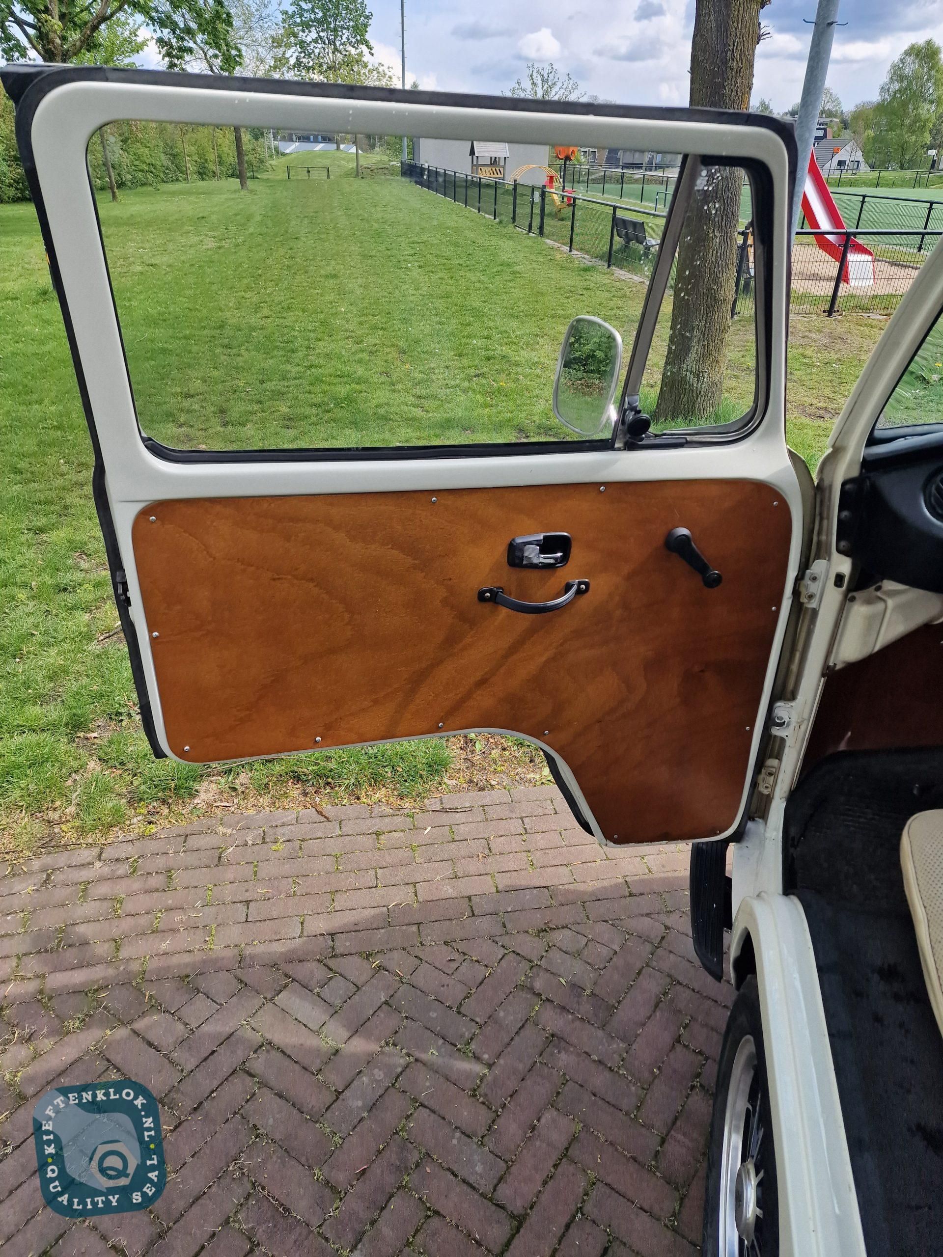 Volkswagen T2 Bus 10