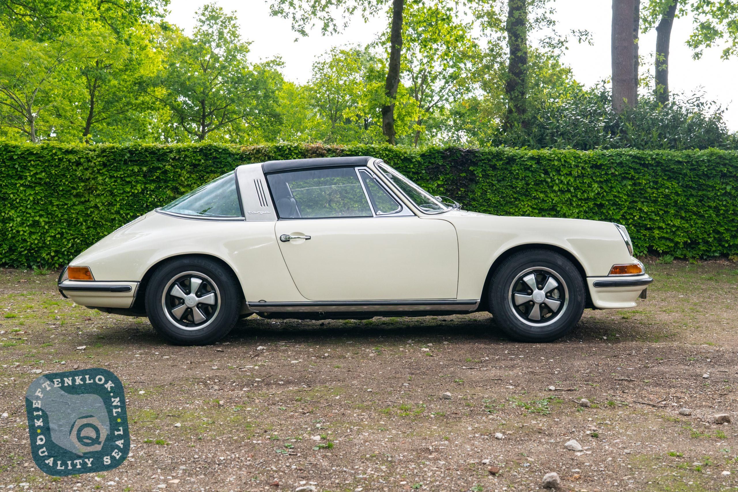Porsche 911 Targa 2.2E 3