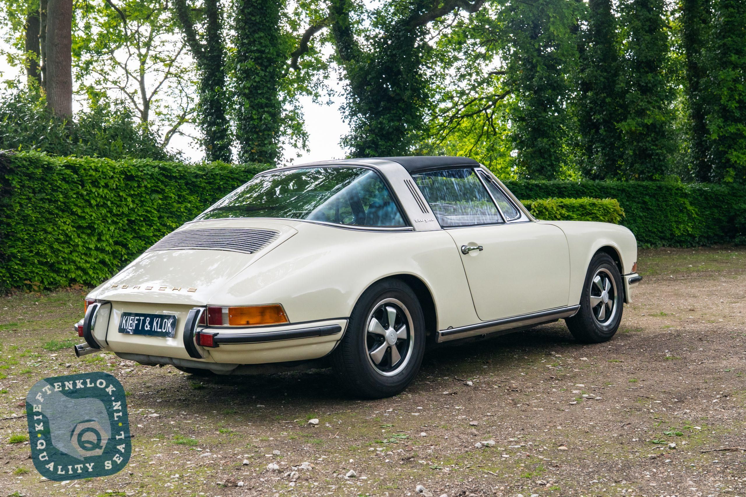 Porsche 911 Targa 2.2E 5