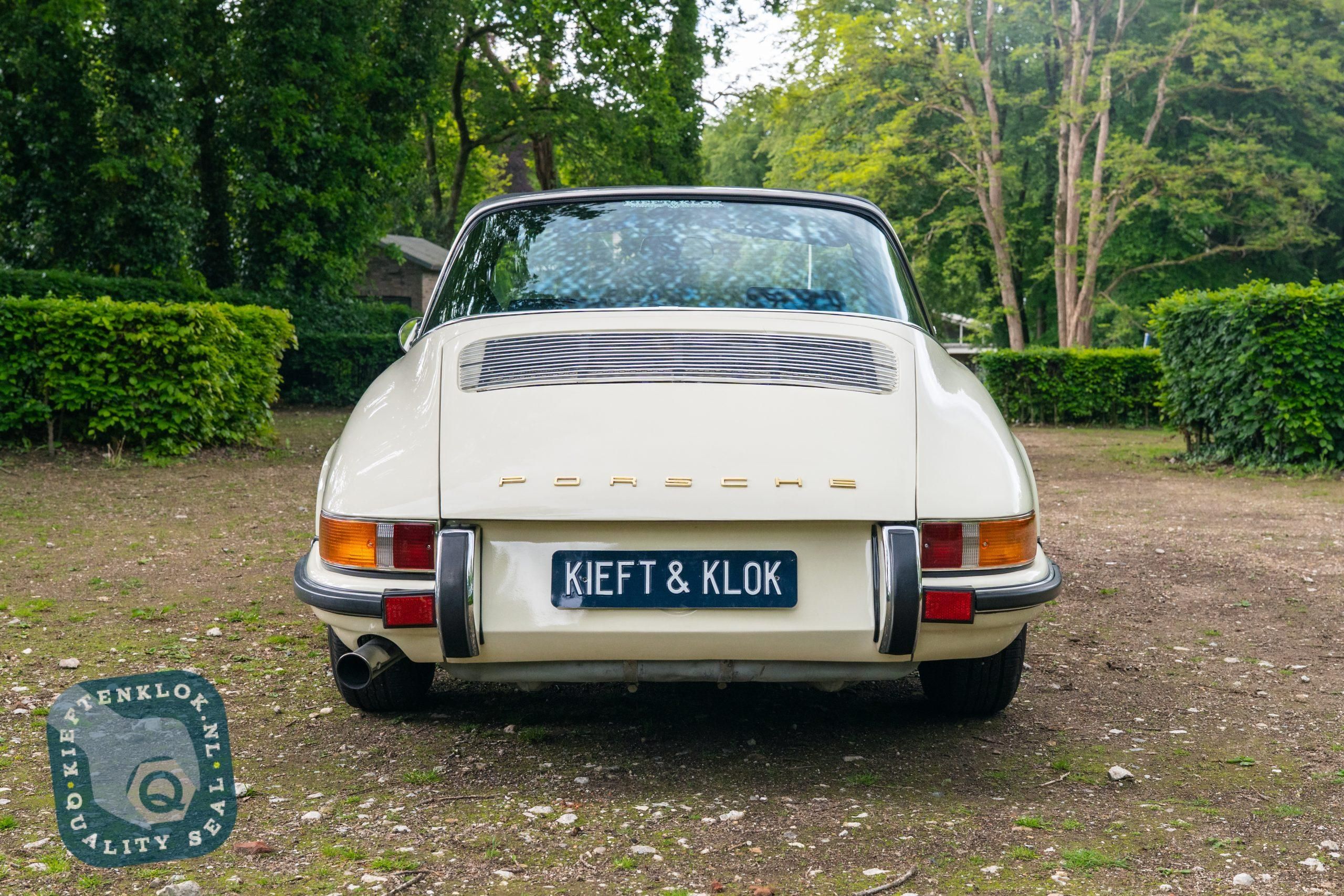 Porsche 911 Targa 2.2E 6