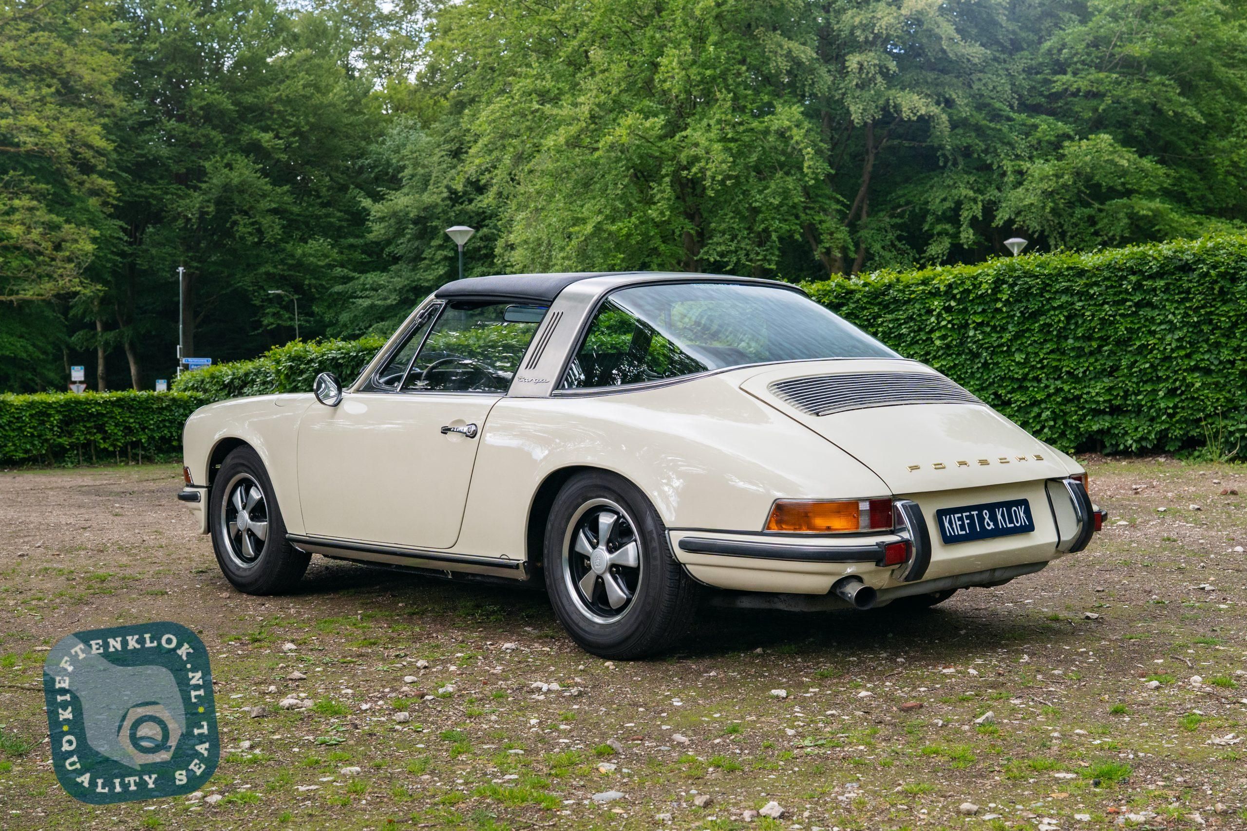 Porsche 911 Targa 2.2E 7