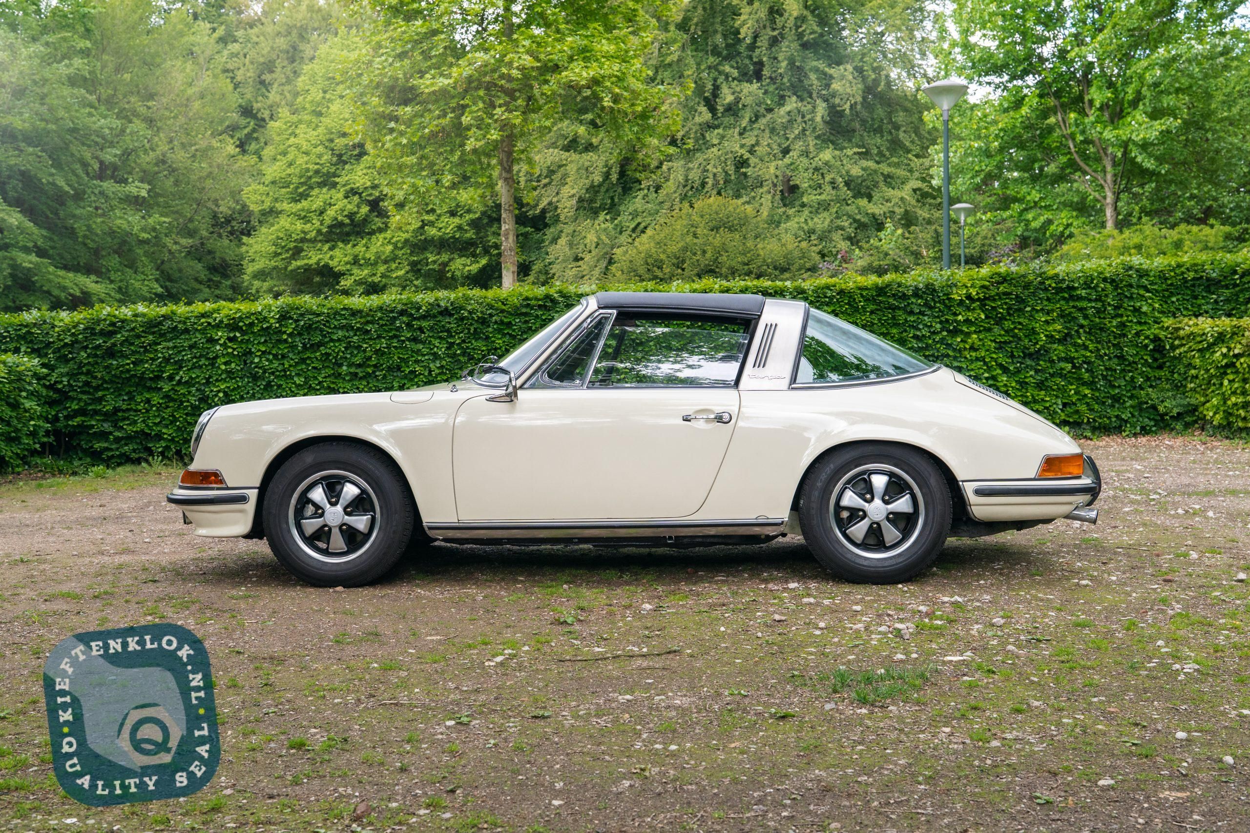 Porsche 911 Targa 2.2E 8