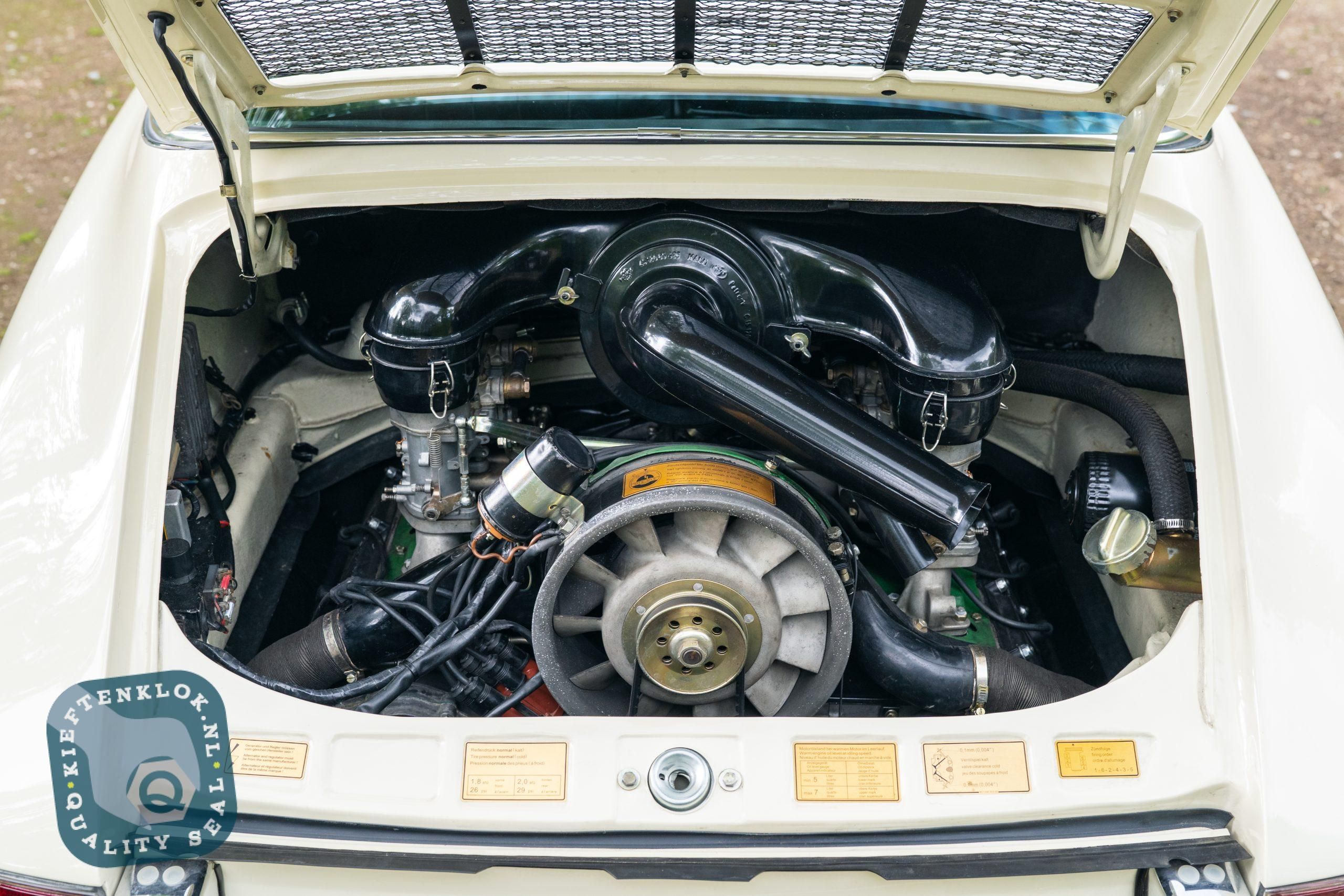 Porsche 911 Targa 2.2E 10