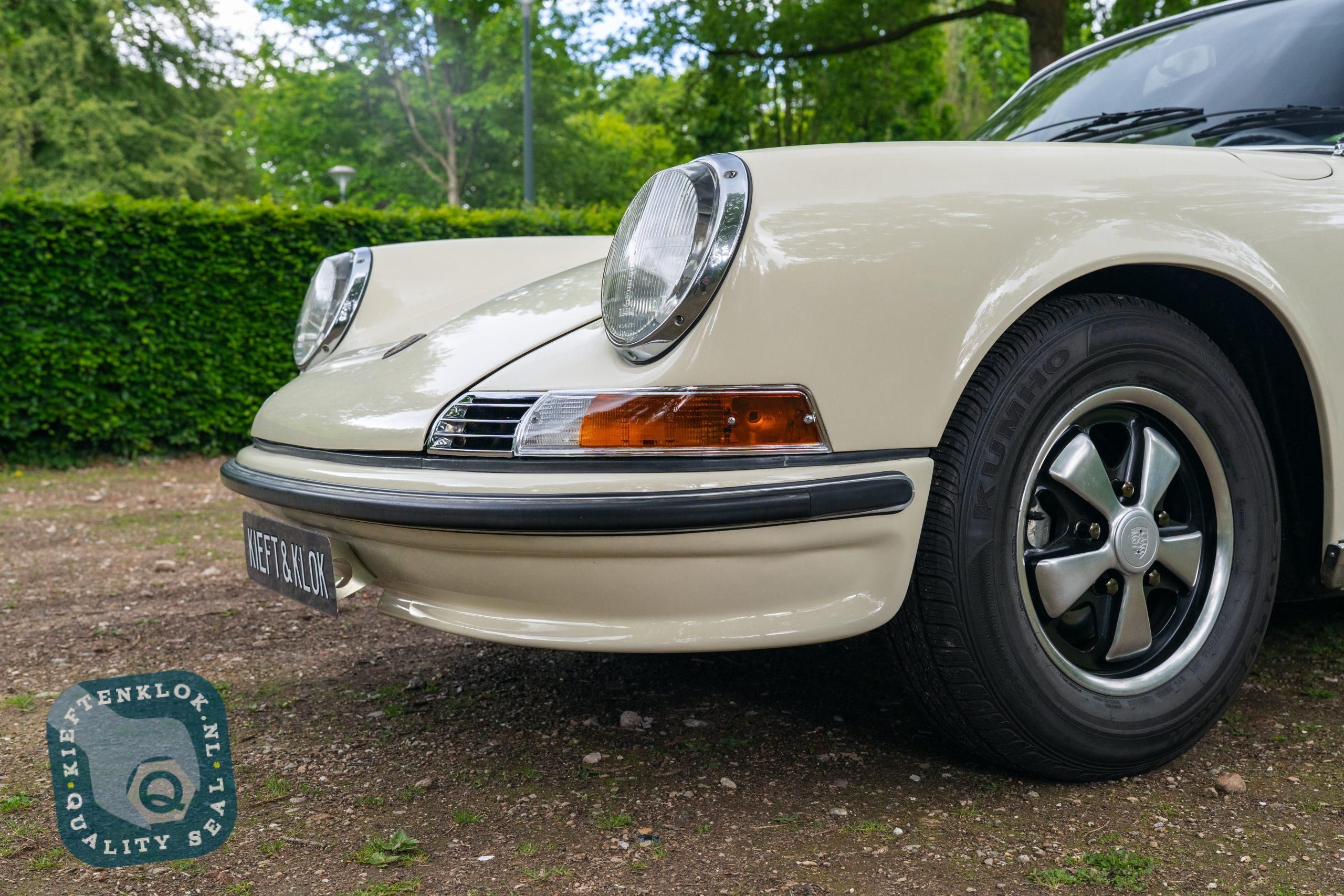 Porsche 911 Targa 2.2E 13