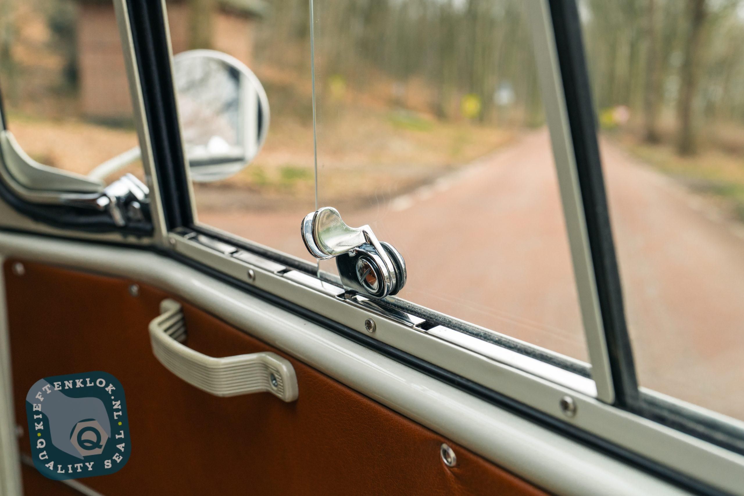 Volkswagen T2 Bus Westfalia 12