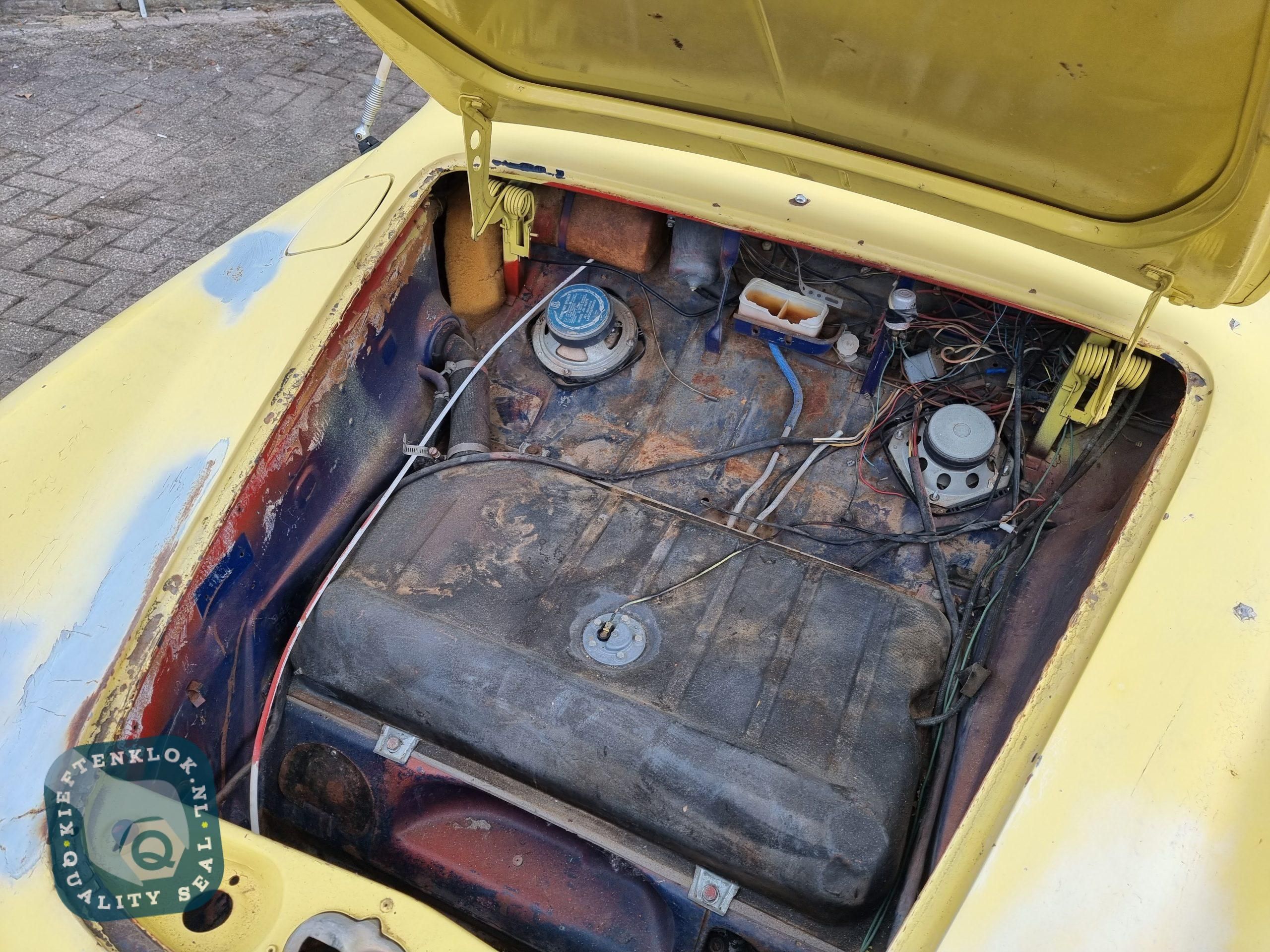 Volkswagen Karmann Ghia Cabriolet 4