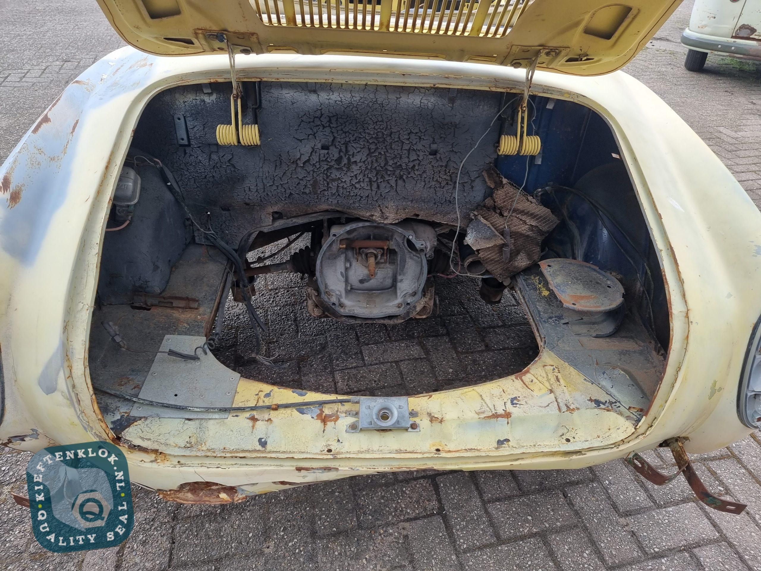 Volkswagen Karmann Ghia Cabriolet 6