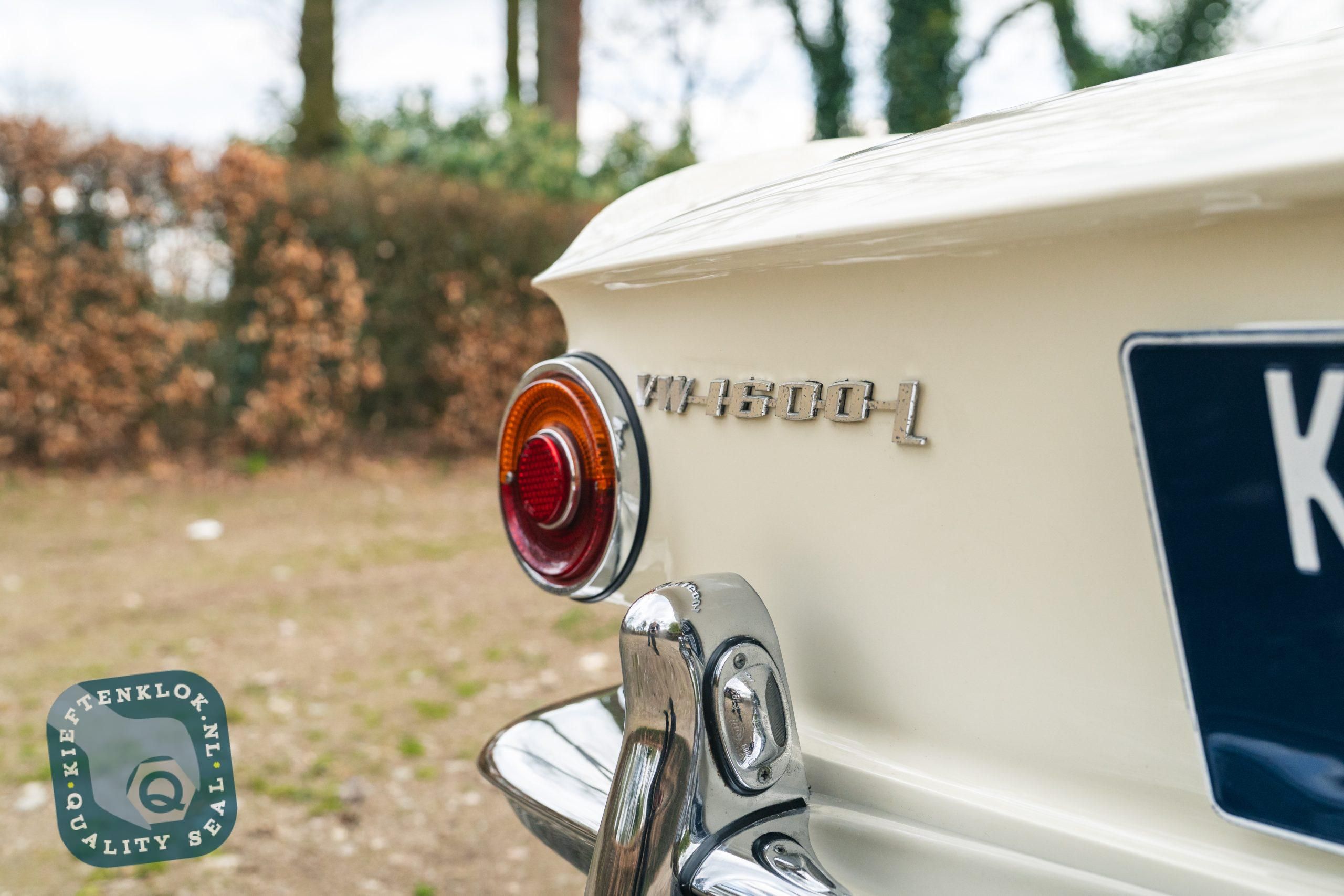 Volkswagen Karmann Ghia 12