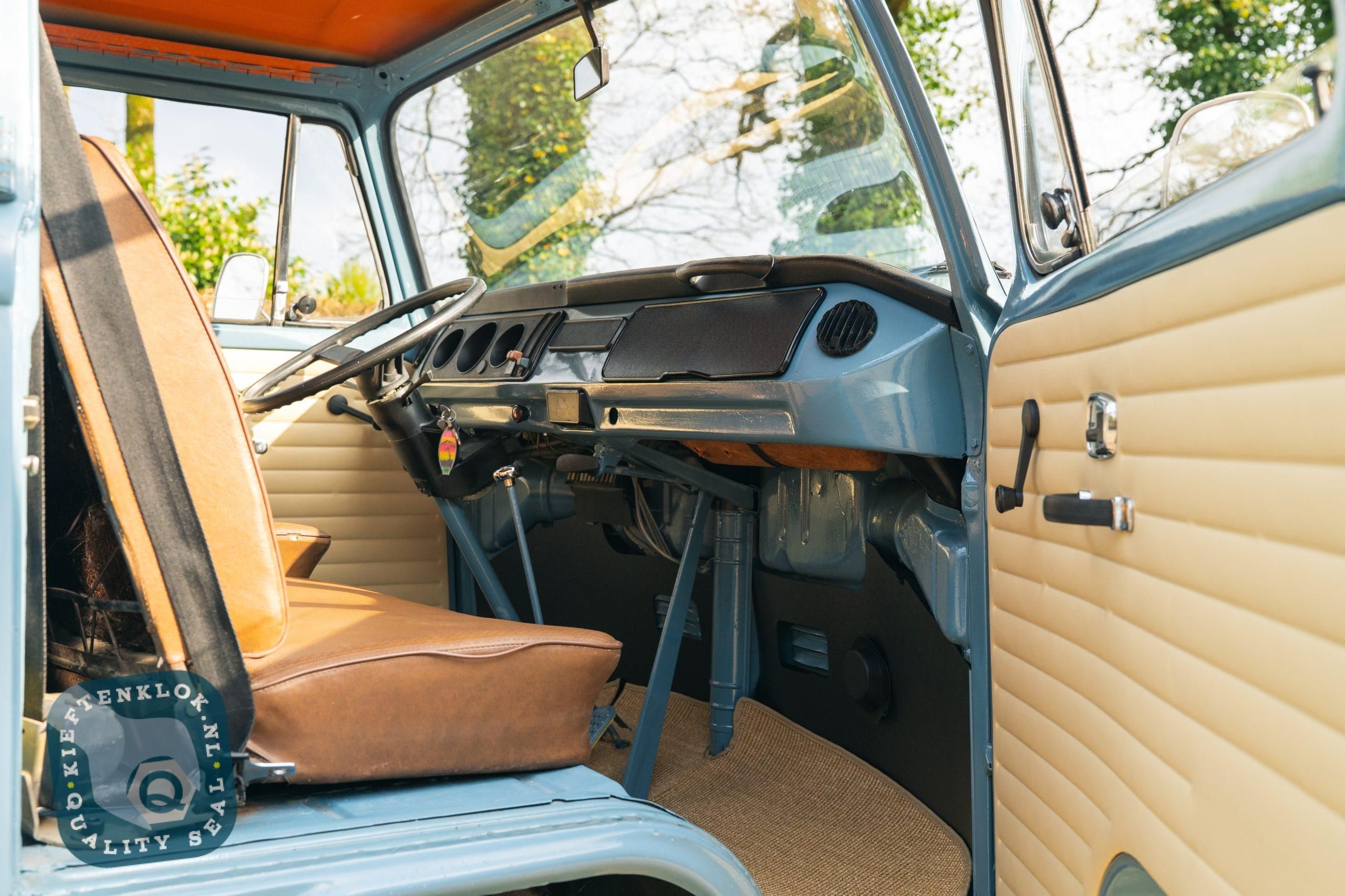 Volkswagen T2 Bus 8