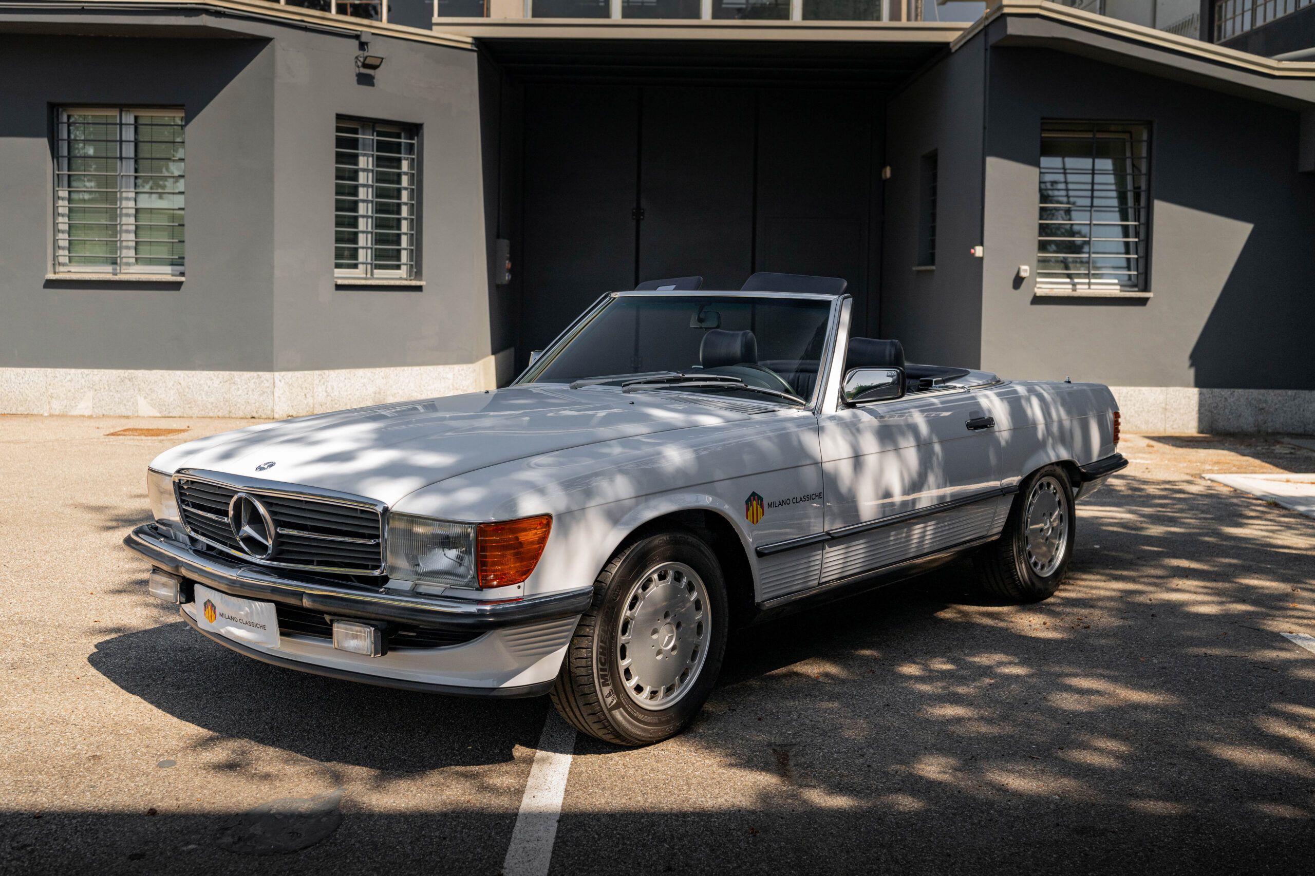 Mercedes-Benz 500 SL R107 2