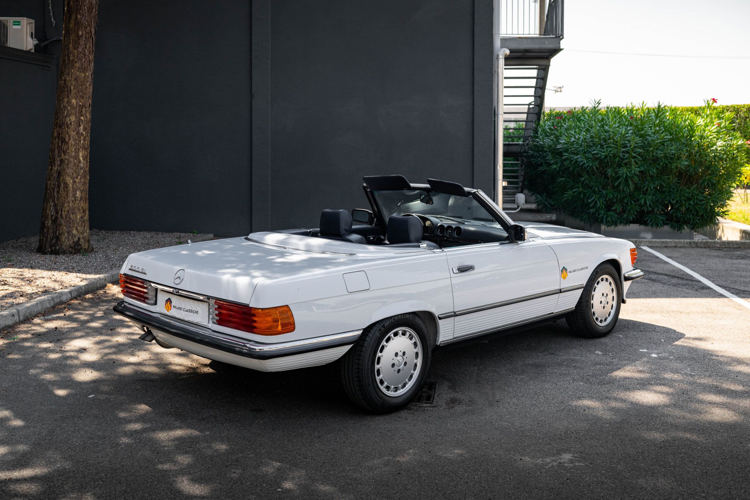Mercedes-Benz 500 SL R107 6