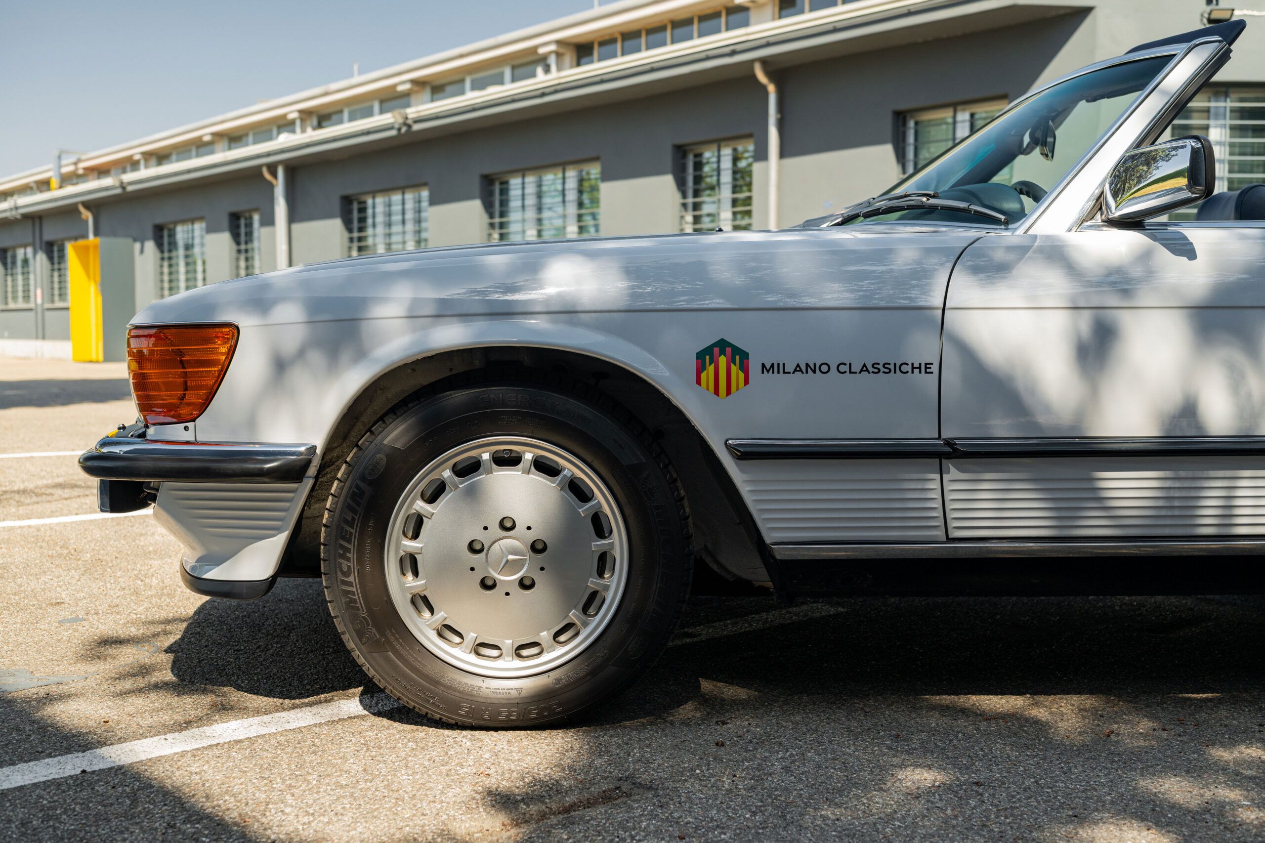 Mercedes-Benz 500 SL R107 13