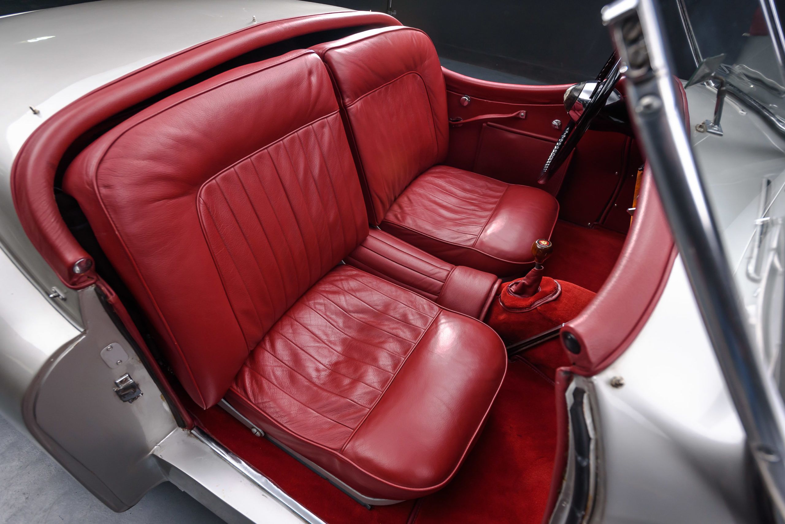 Jaguar XK 120 11