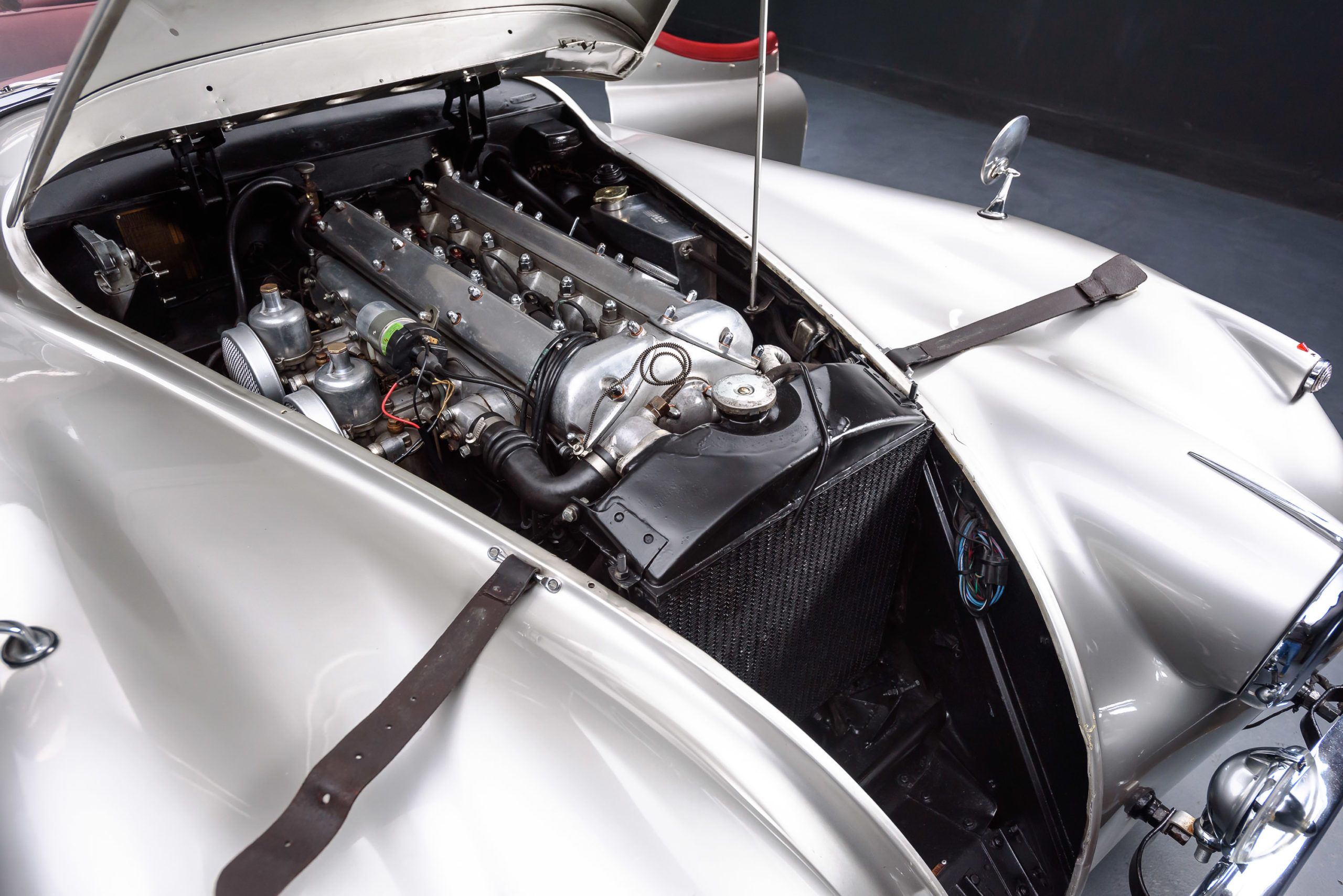 Jaguar XK 120 13