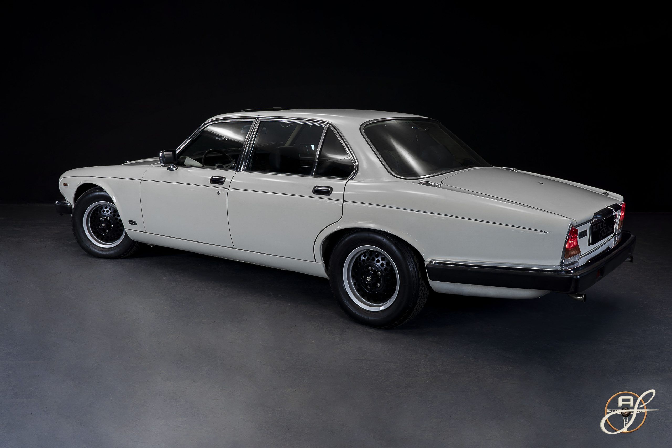 Jaguar XJ12 Sovereign V12 7