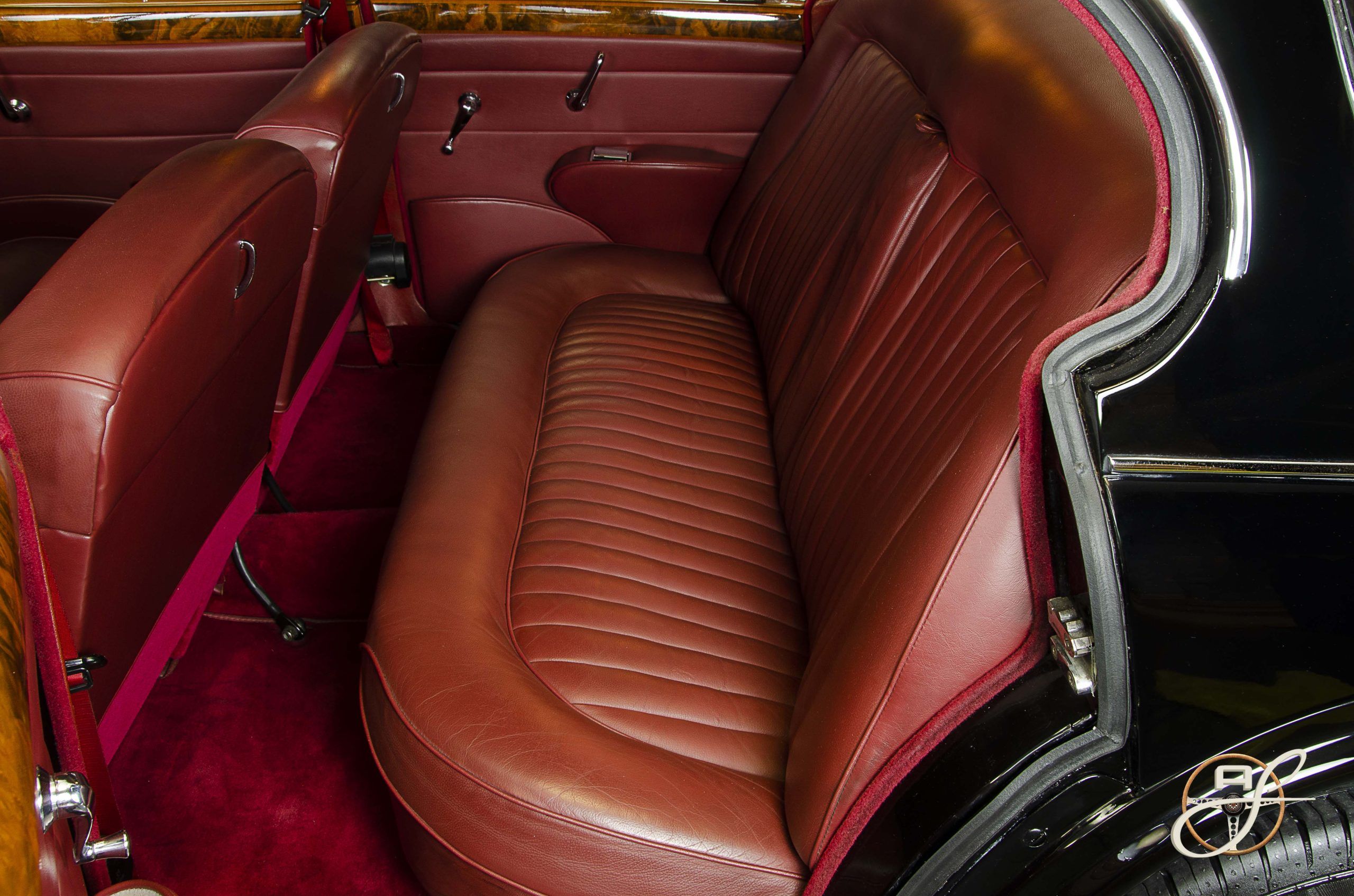 Jaguar MKII 9