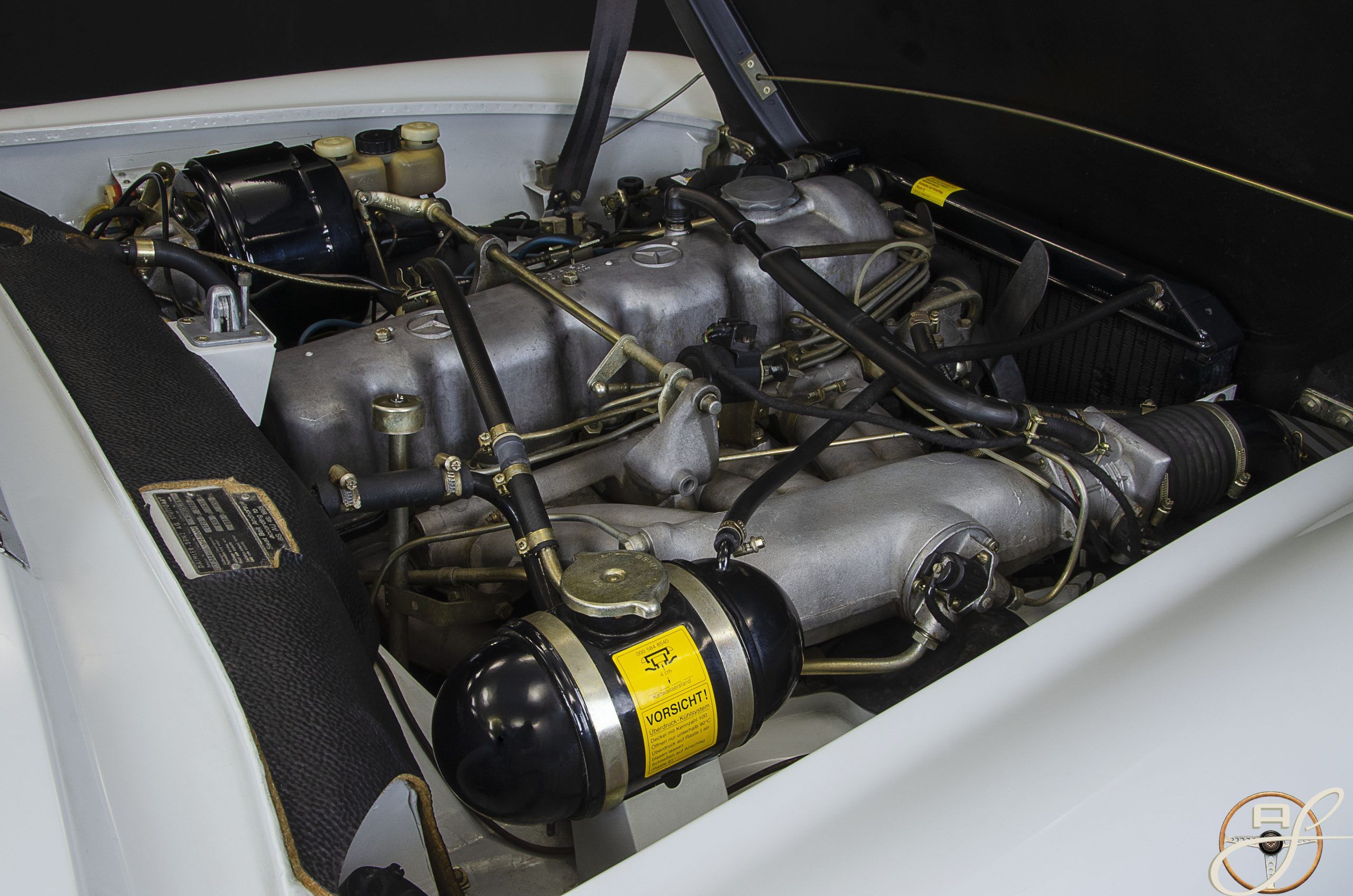 Mercedes-Benz 280SL 9