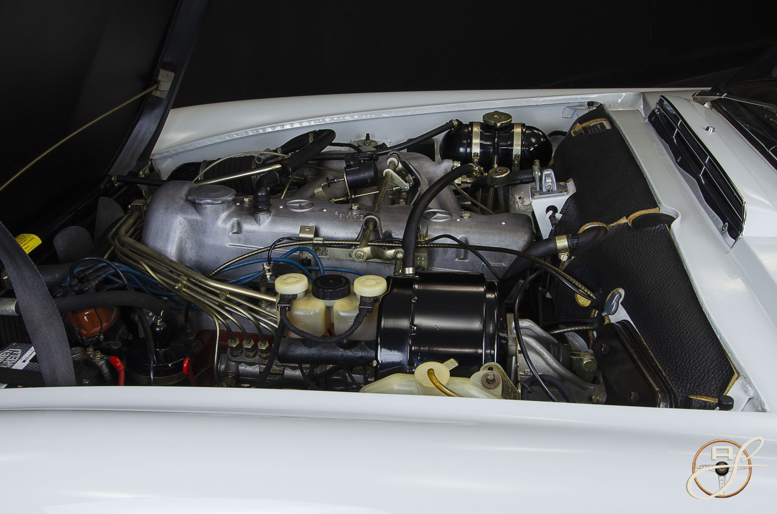Mercedes-Benz 280SL 10