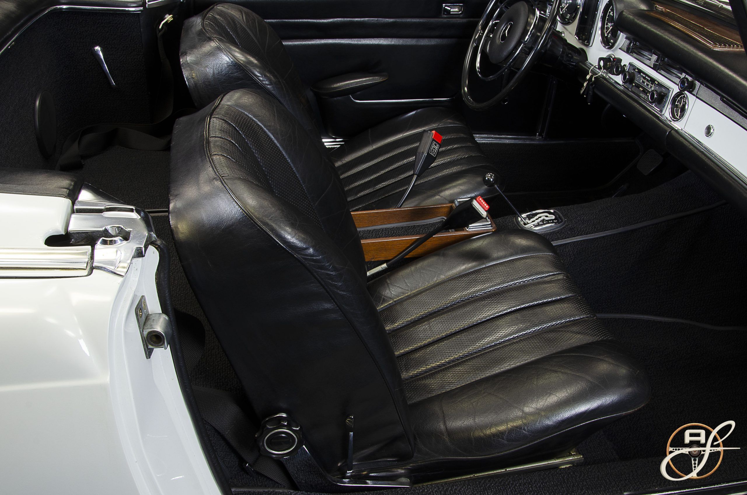 Mercedes-Benz 280SL 13