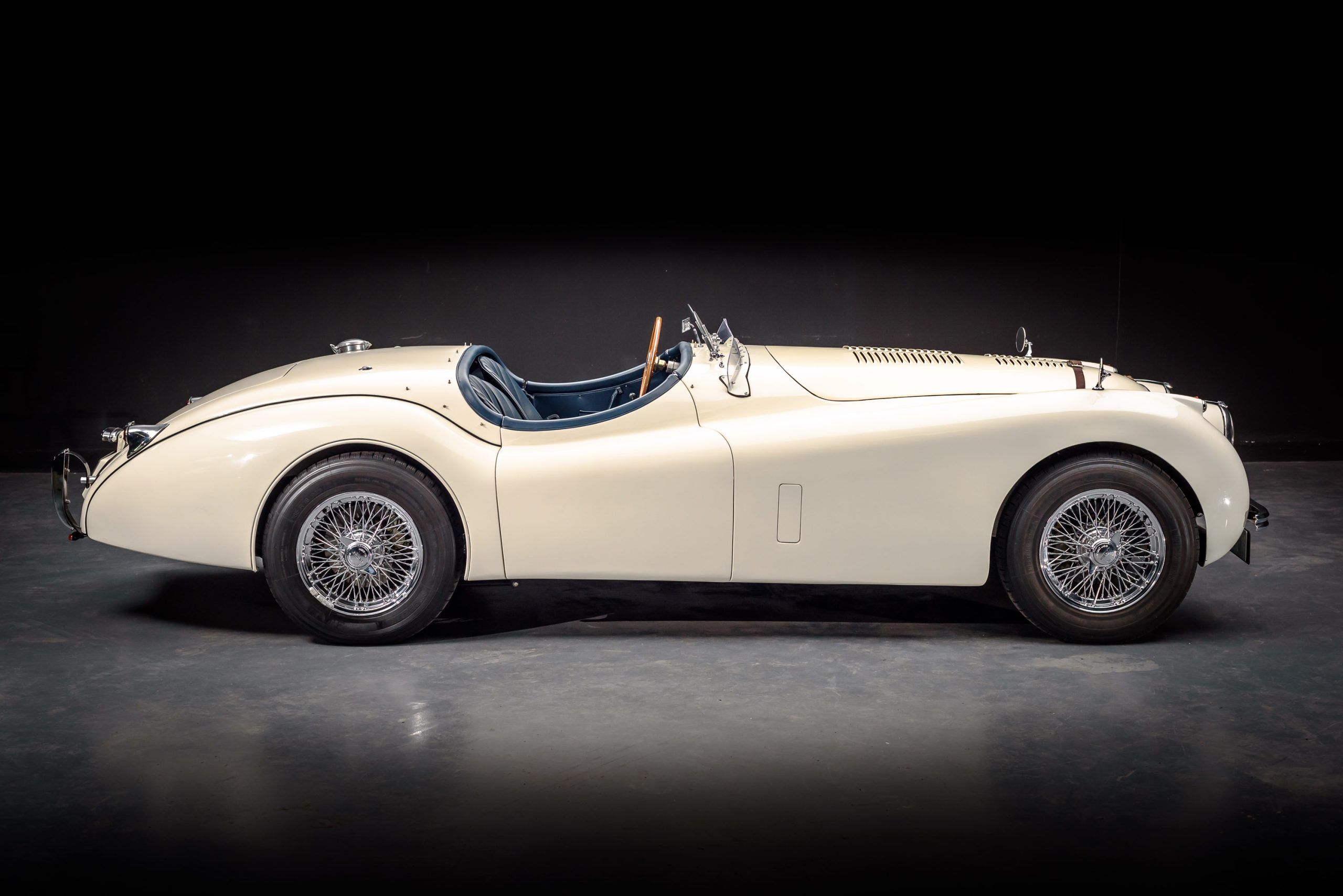 Jaguar XK 120 11