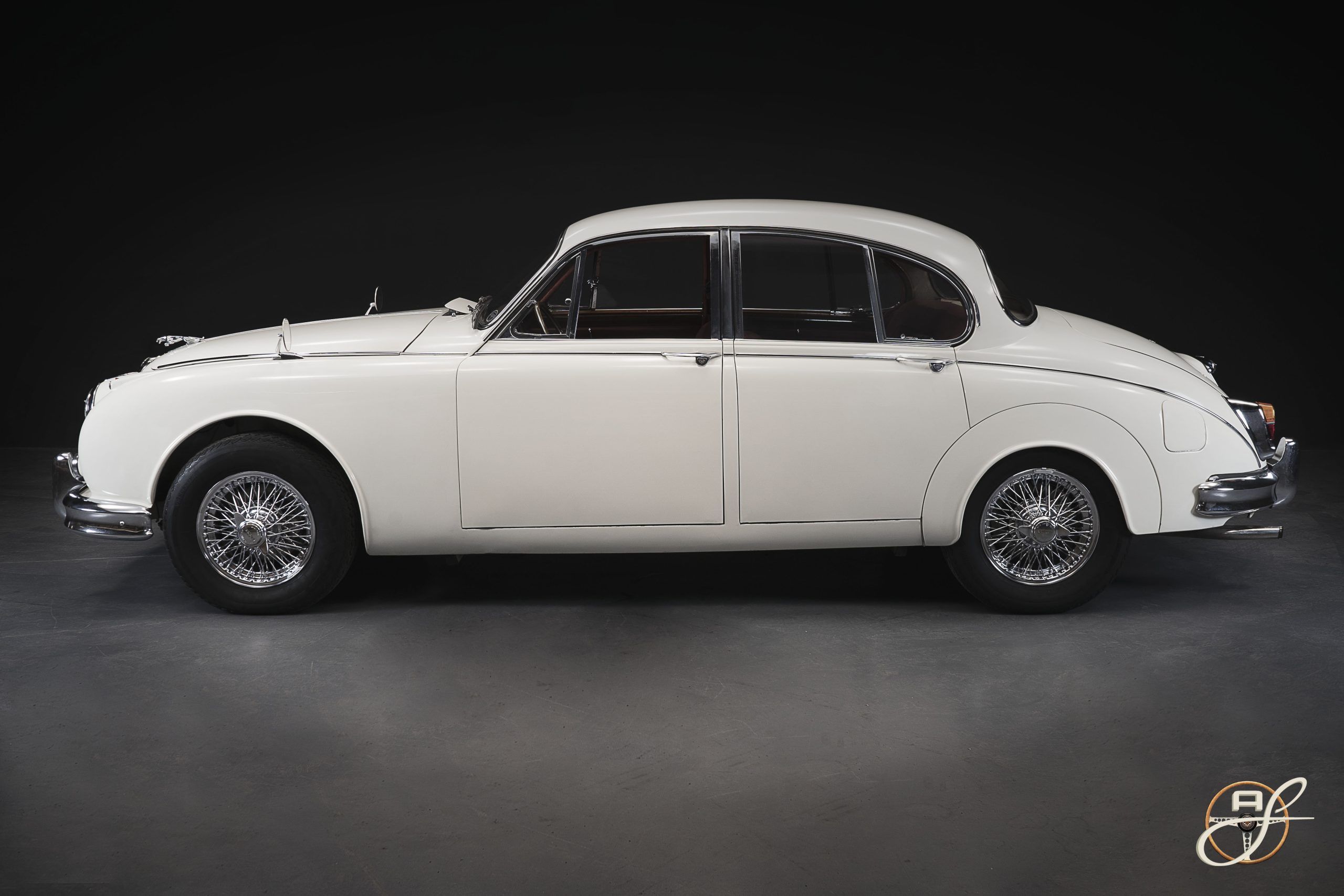 Jaguar MKII 3