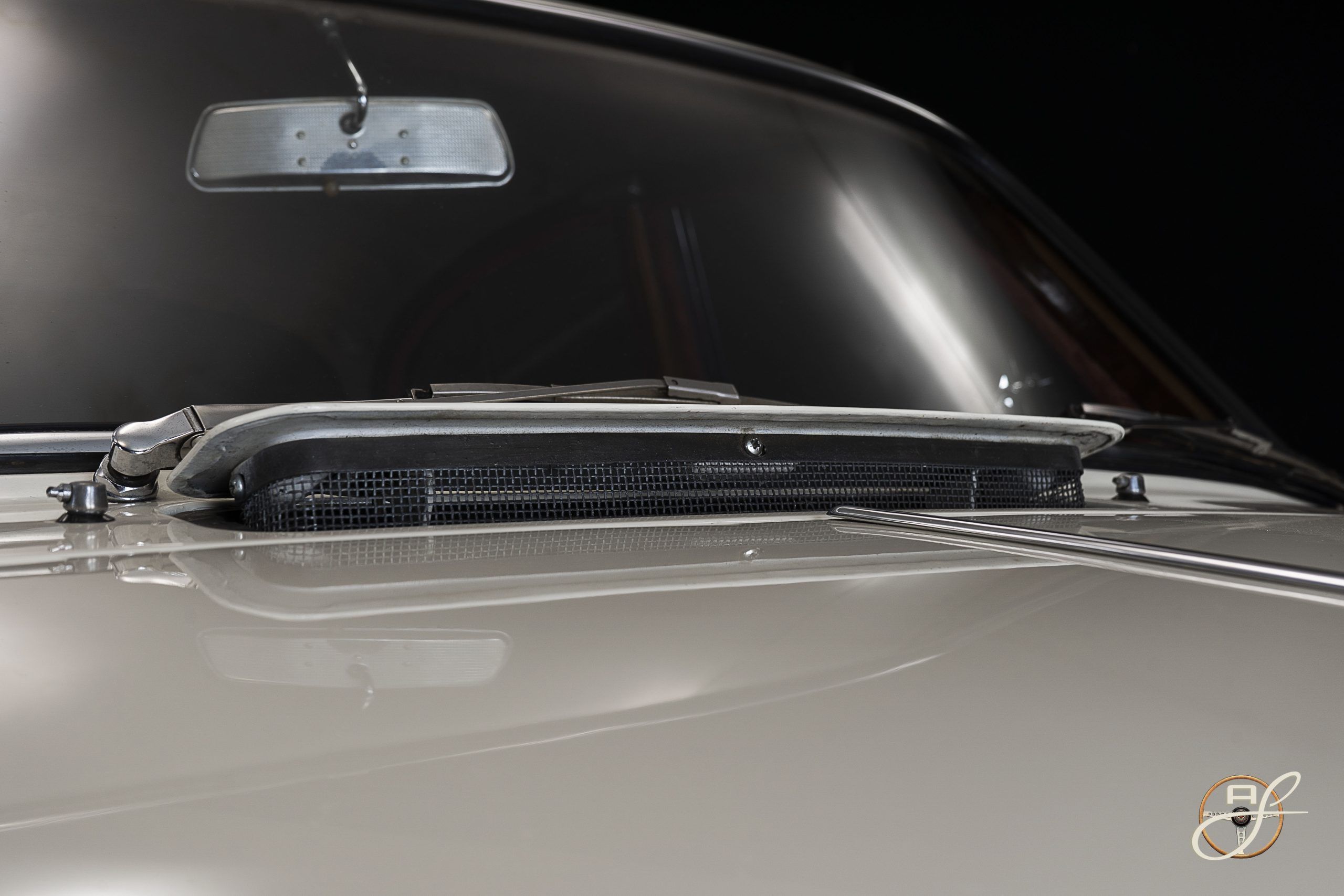 Jaguar MKII 6