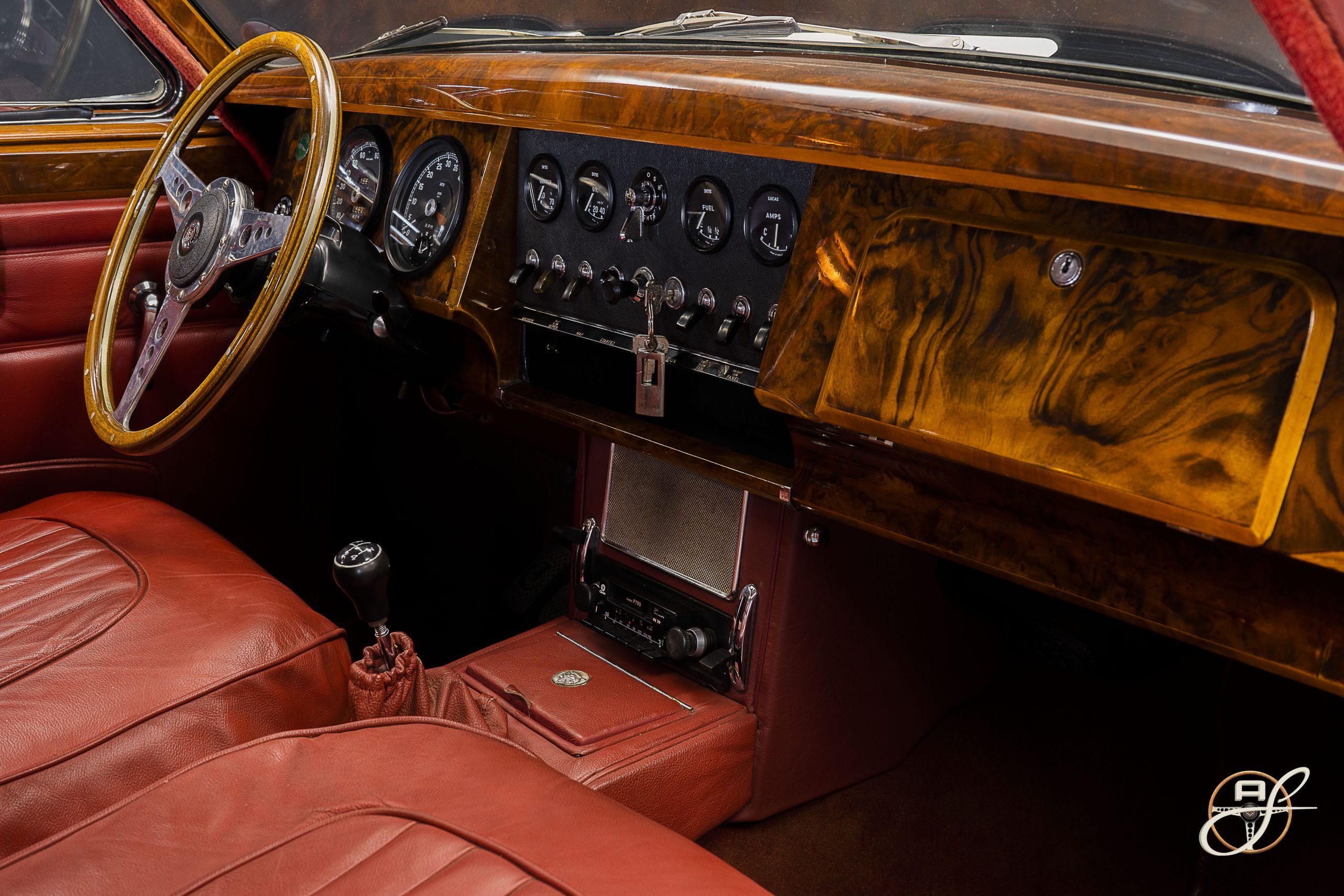 Jaguar MKII 13