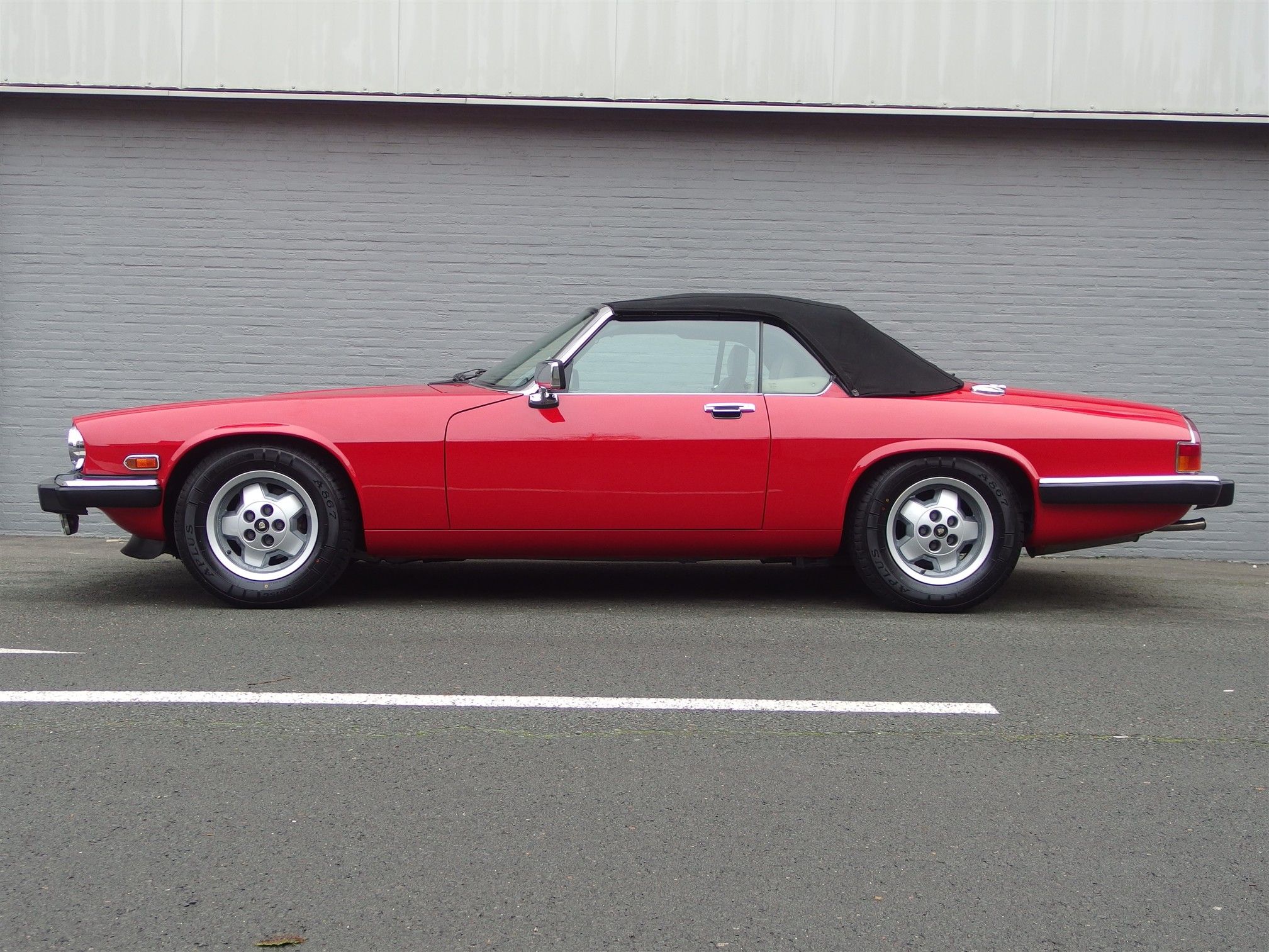 Jaguar XJS Convertible 7