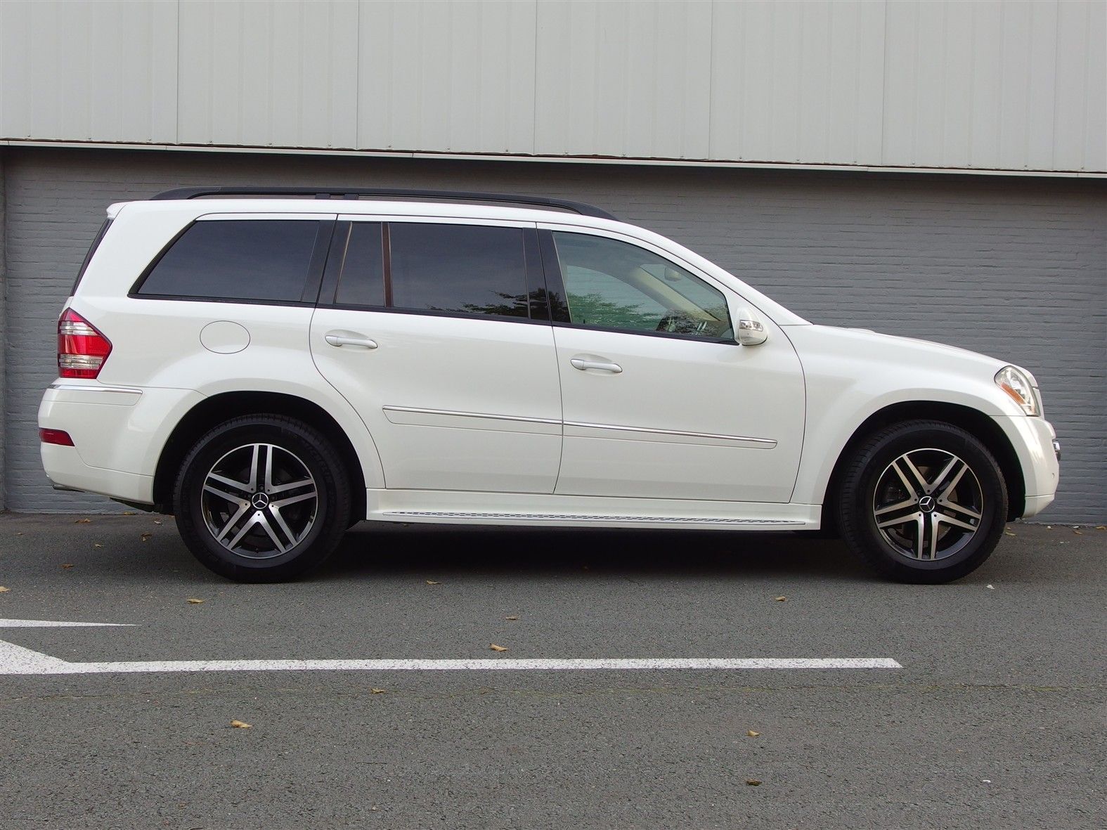 Mercedes-Benz GL450 7