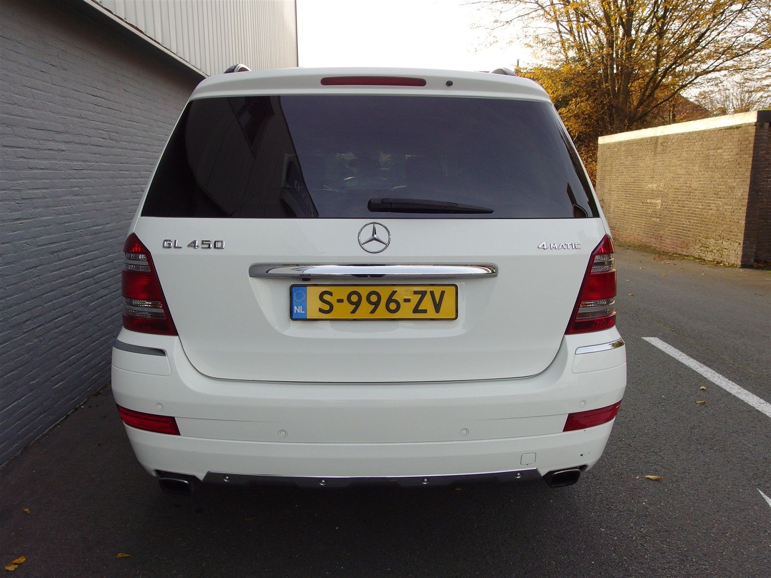 Mercedes-Benz GL450 11