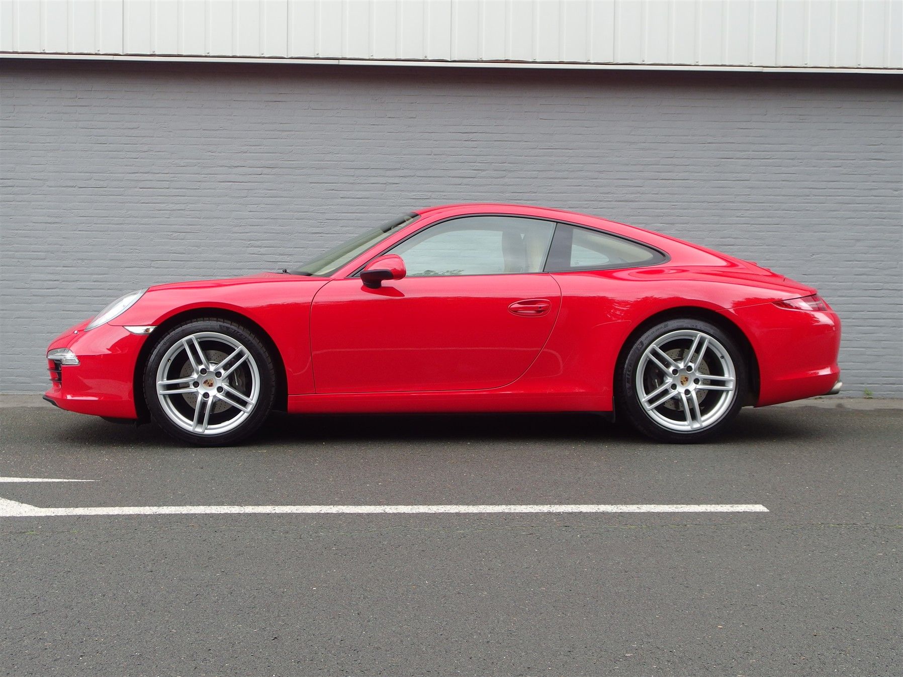 Porsche 911 / 991 Carrera Coupe 12