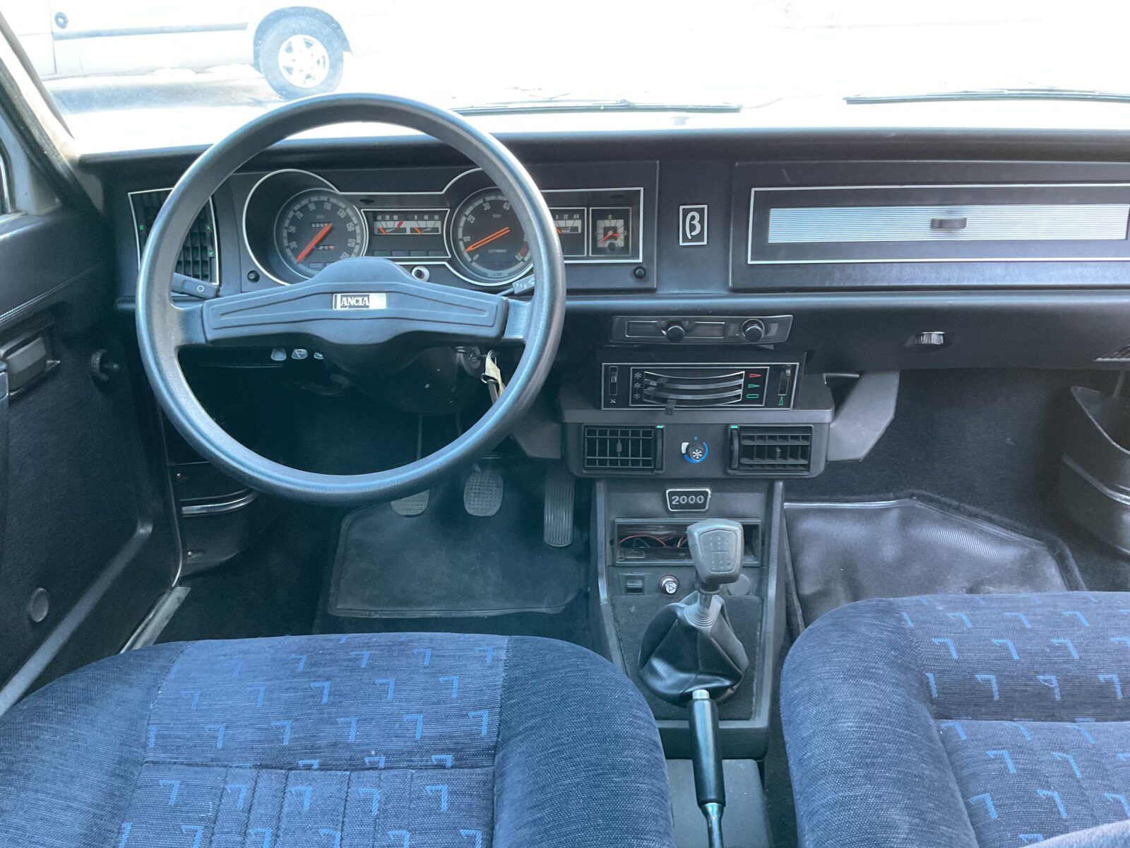 Lancia BETA 2000 EXECUTIVE 9