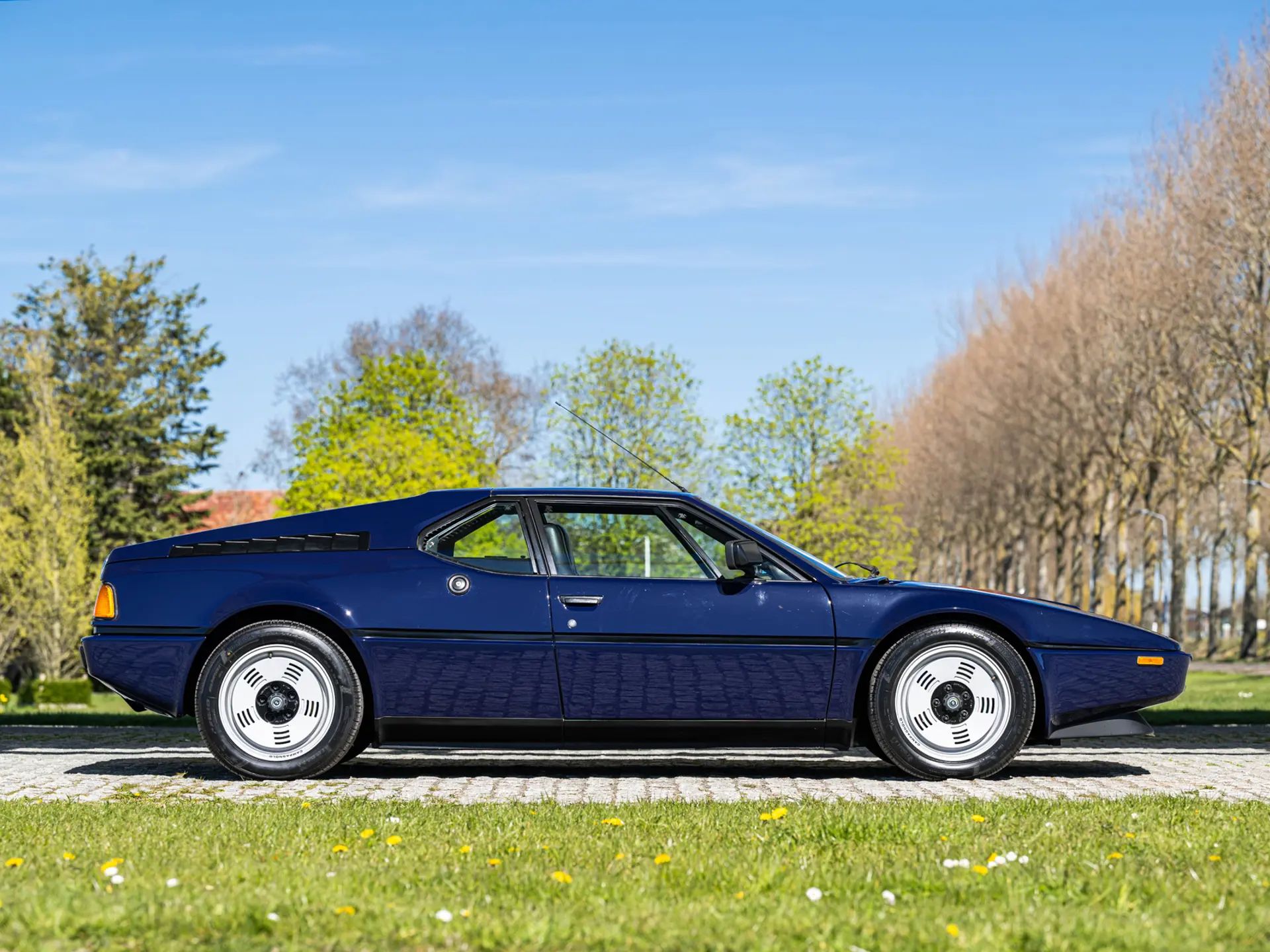 BMW M1 11