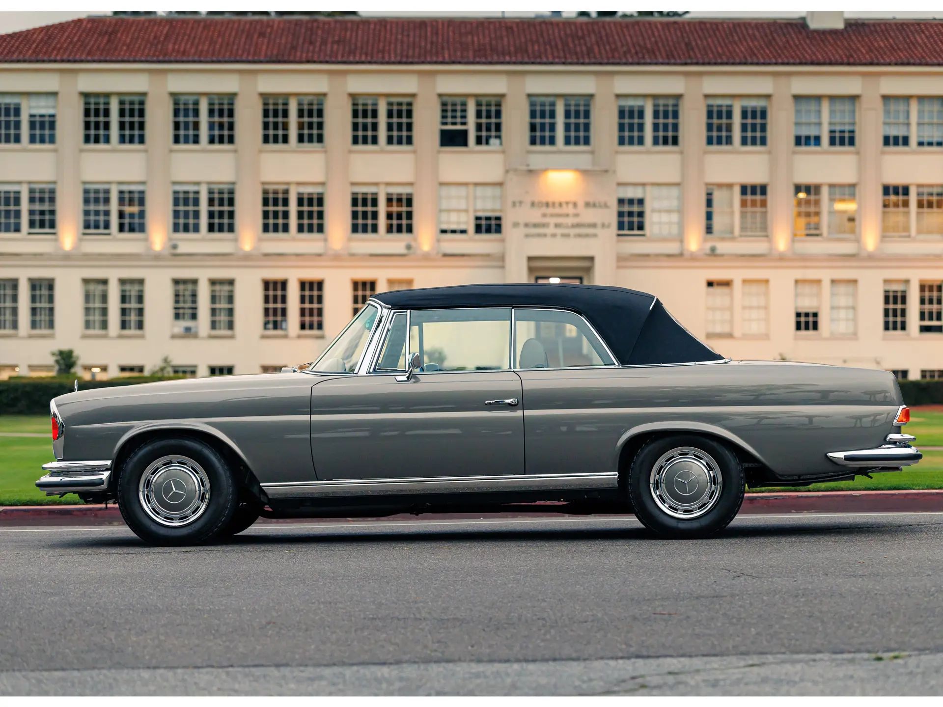 Mercedes-Benz 280 SE 3.5 Cabriolet 10