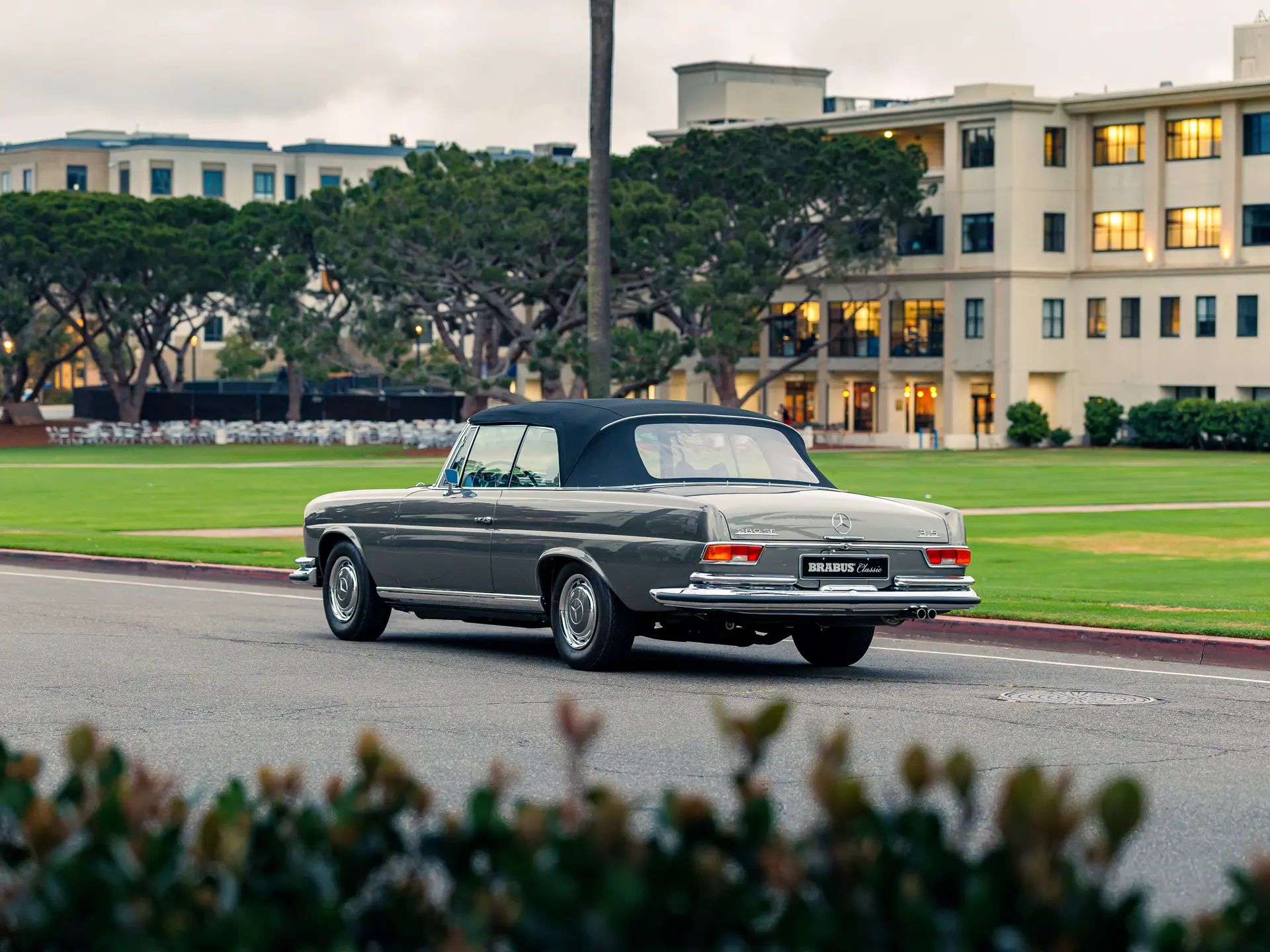 Mercedes-Benz 280 SE 3.5 Cabriolet 11