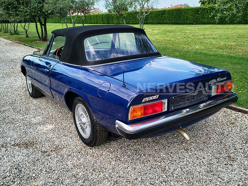 Alfa Romeo Duetto 2000 Spider Blu Interni Beige 1974 3