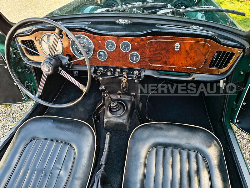 Triumph TR4 IRS Verde inglese 13