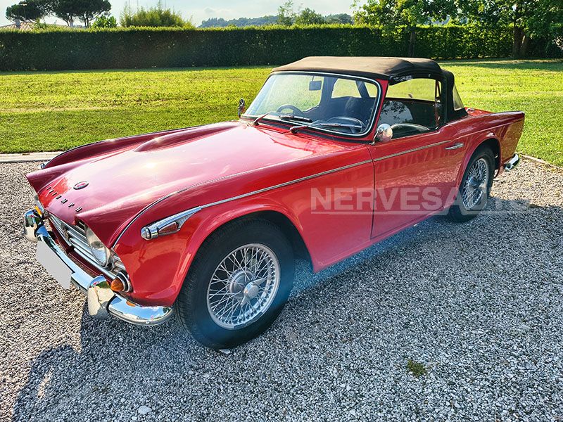 Triumph TR4A IRS Rosso Interni Pelle Nera 1966 Guida a 5