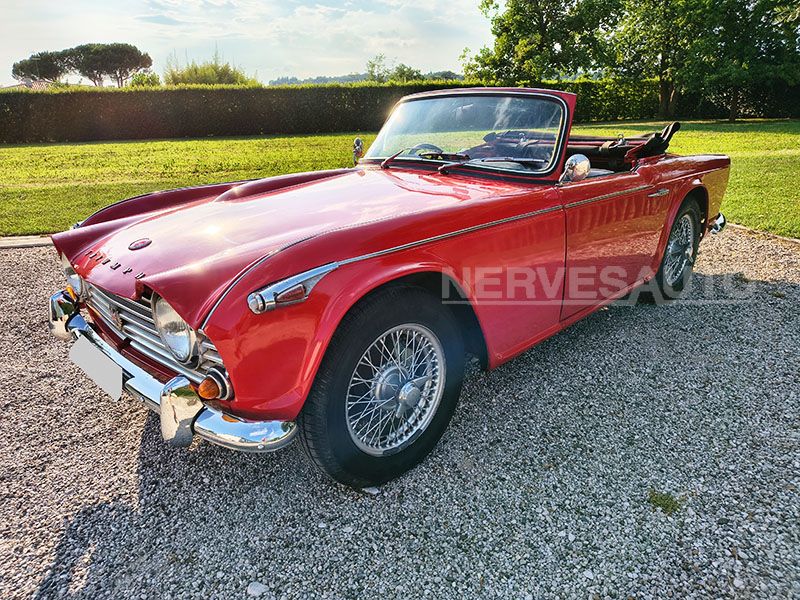 Triumph TR4A IRS Rosso Interni Pelle Nera 1966 Guida a 11
