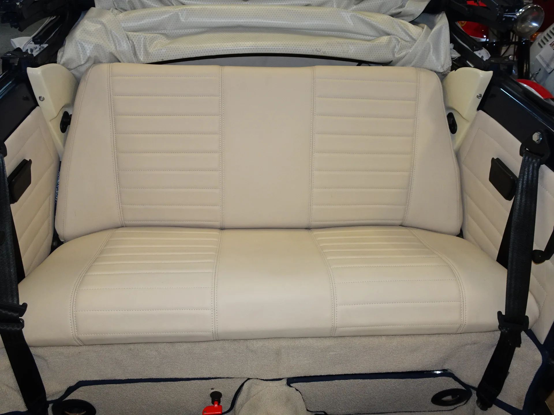 Volkswagen BEETLE 1303 LS KARMANN CABRIOLET 8