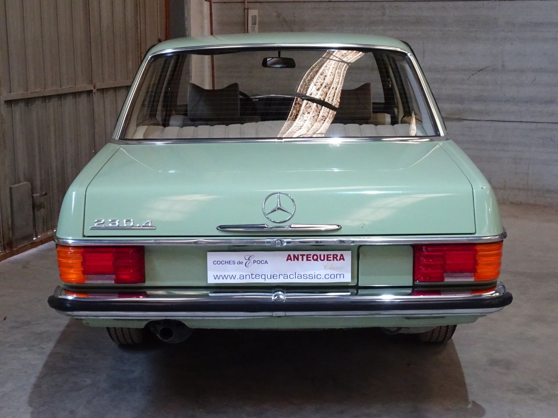 Mercedes-Benz 230.4 W115 4