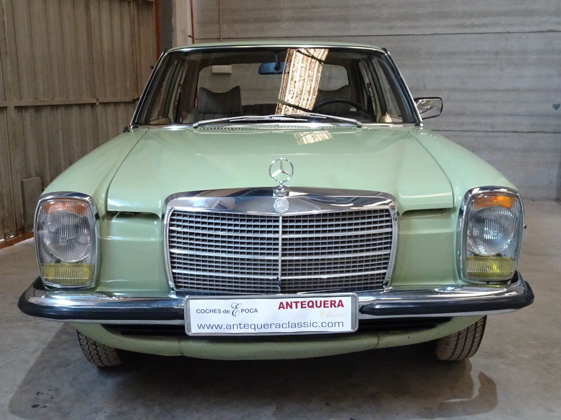 Mercedes-Benz 230.4 W115 3