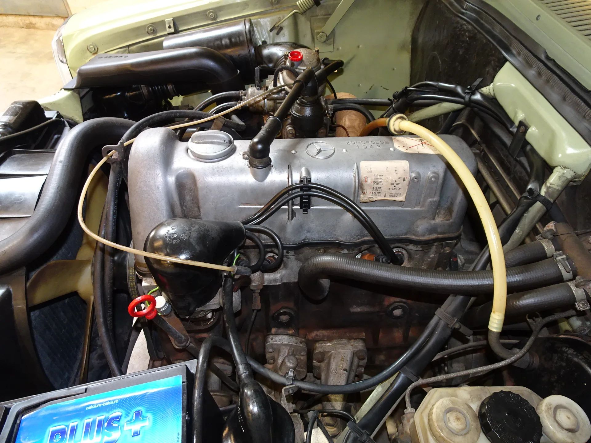 Mercedes-Benz 230.4 W115 11